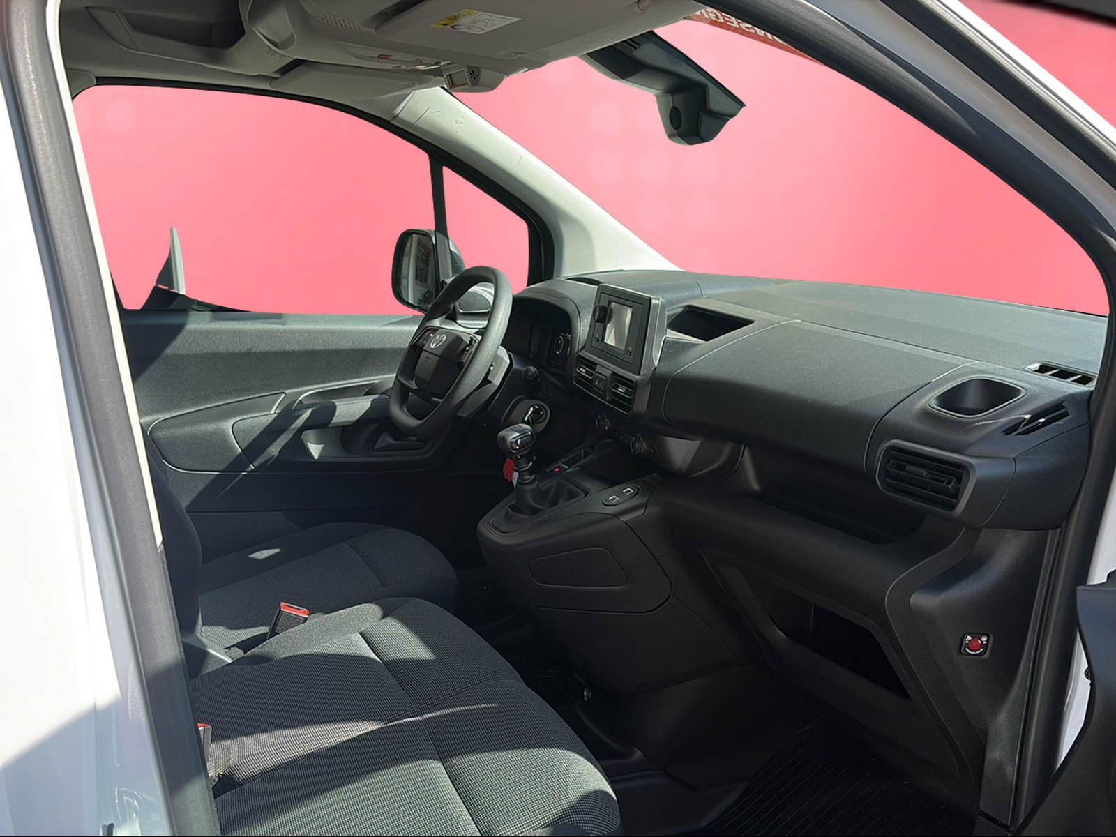 TOYOTA PROACE CITY Van L1 1.2 Active-image-11