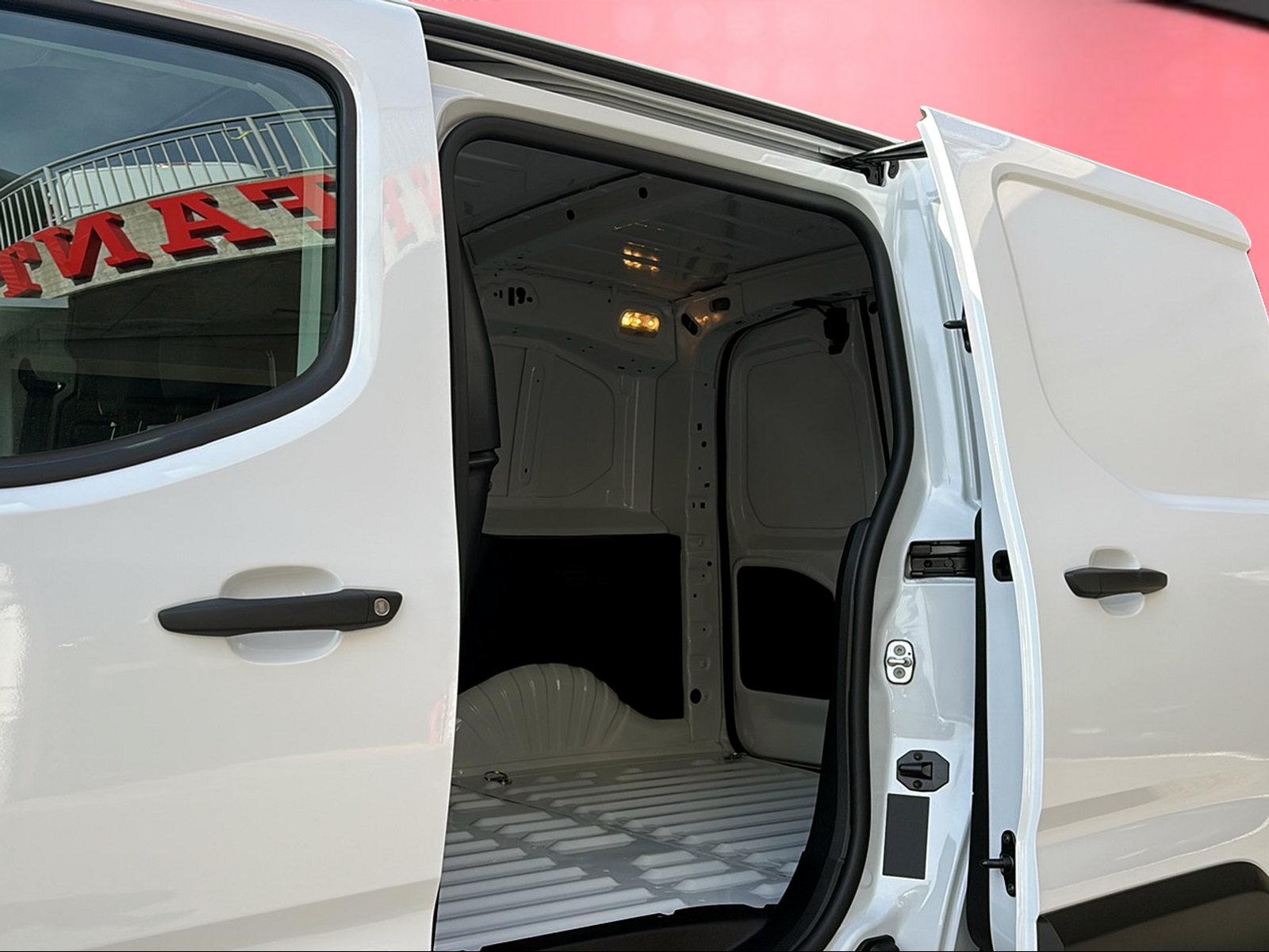 TOYOTA PROACE CITY Van L1 1.2 Active-image-6
