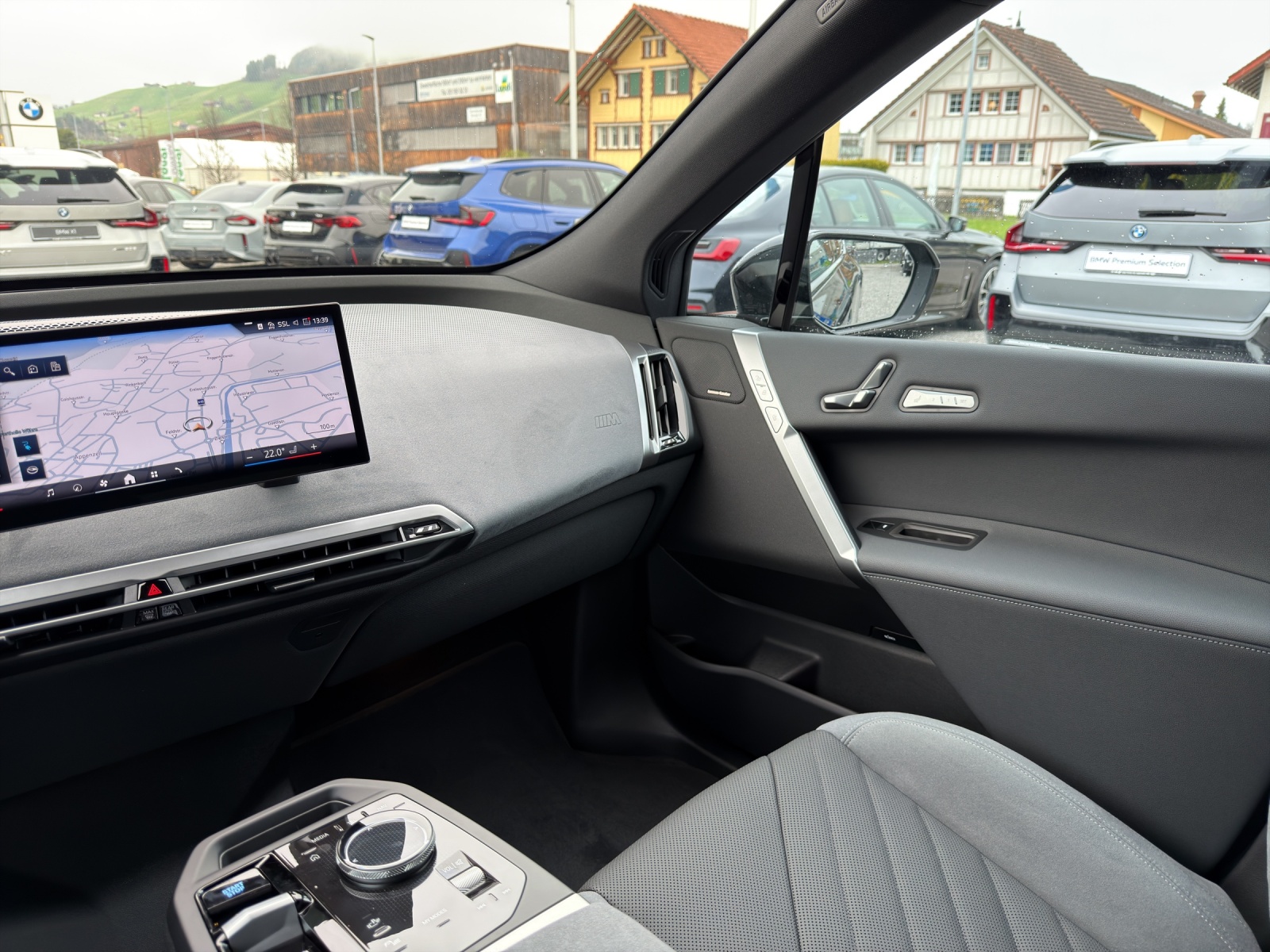 BMW iX xDrive60 M Sport Pro-image-15