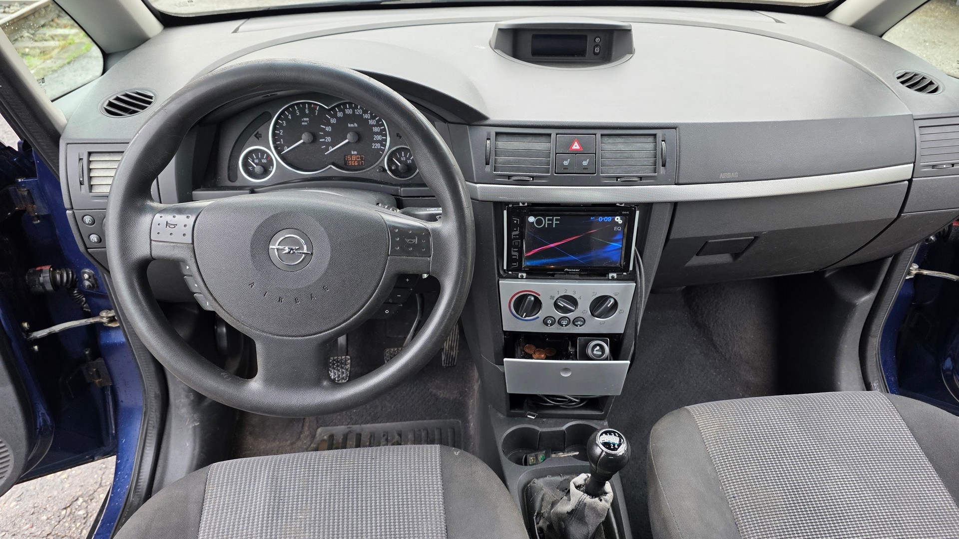 OPEL Meriva 1.8i 16V Cosmo-image-9