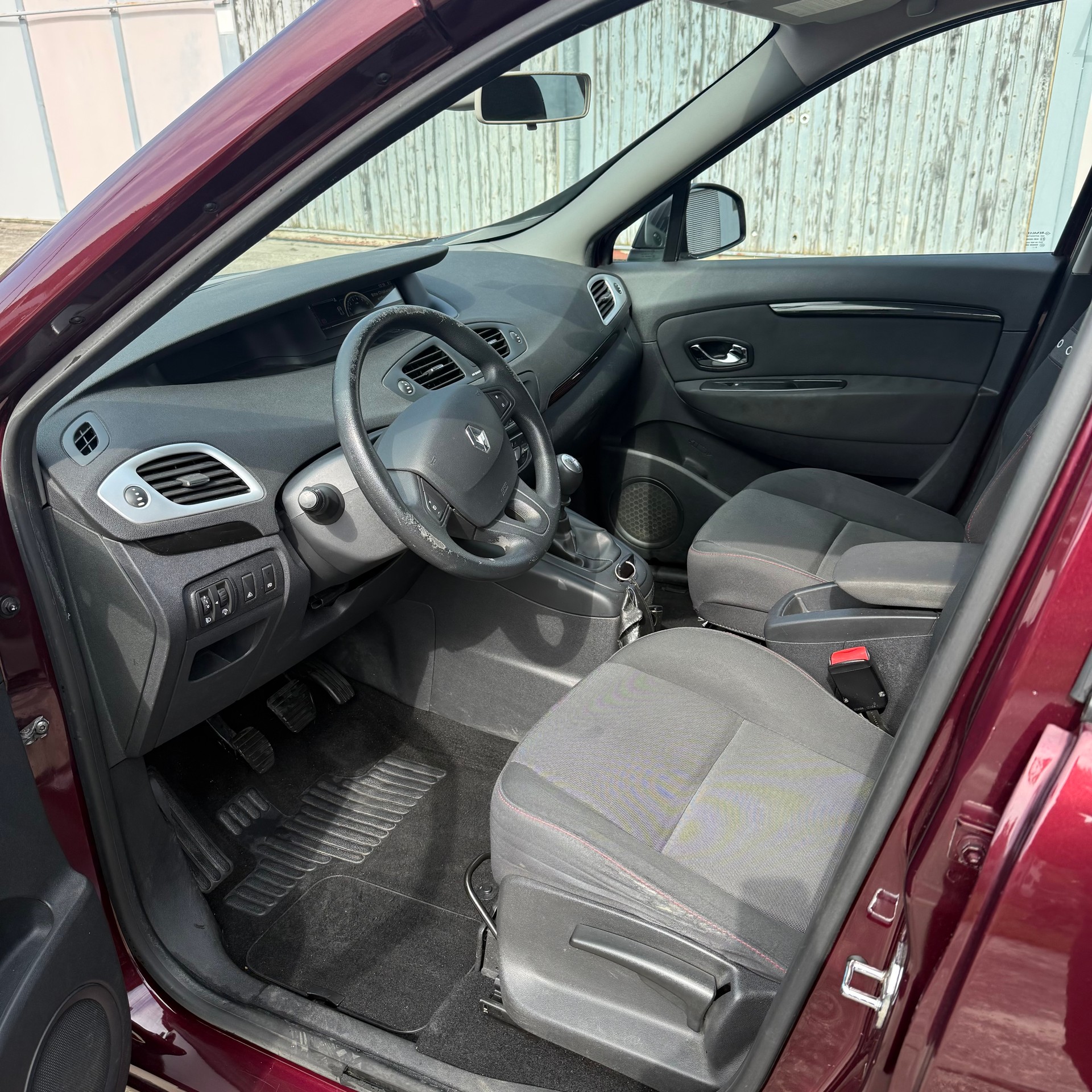 RENAULT Grand Scénic 1.2 16V Turbo Dynamique-image-8
