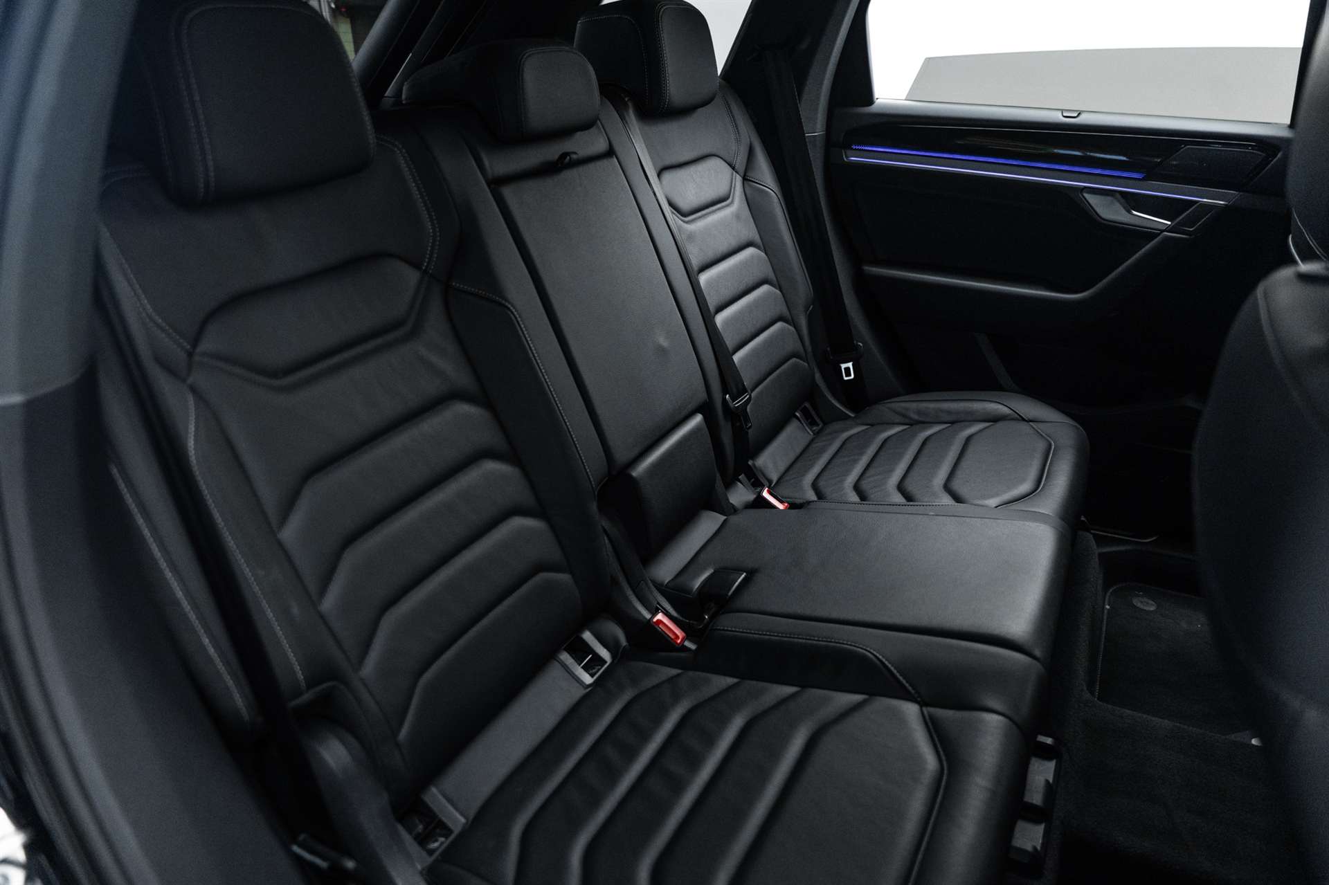 VW Touareg 3.0 TDI R Line Innovision 286PS-image-12