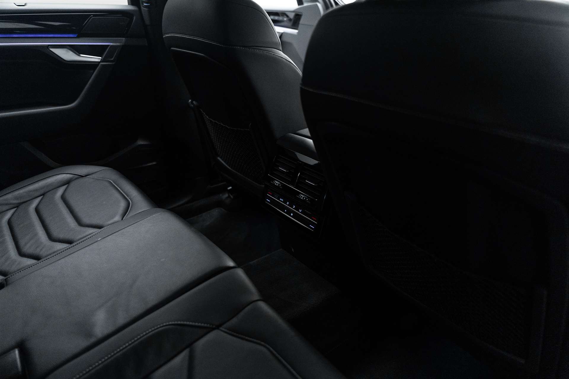 VW Touareg 3.0 TDI R Line Innovision 286PS-image-13