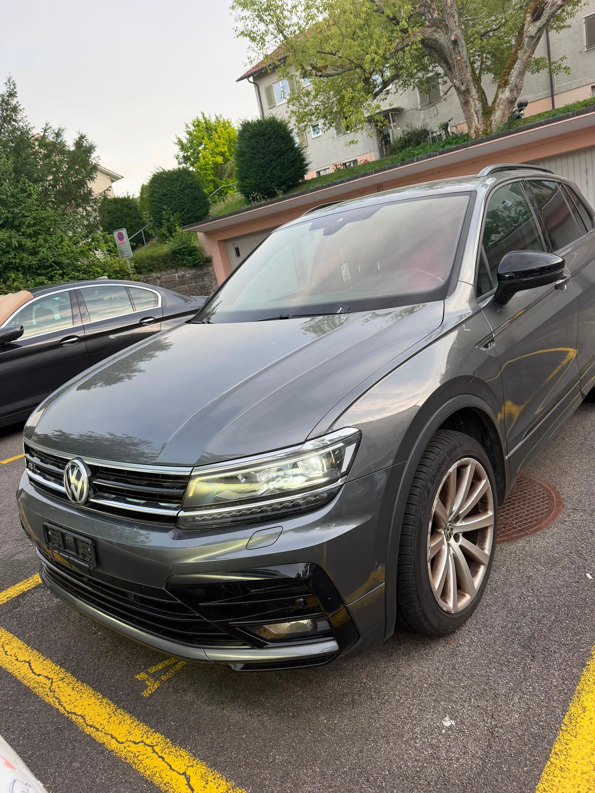 VW 2.0 TSI R-Line 4Motion DSG *CH-FZ*HEAD UP*AHK*LEDERSITZE*PANORAMA*360°-KAMERA*-image-3