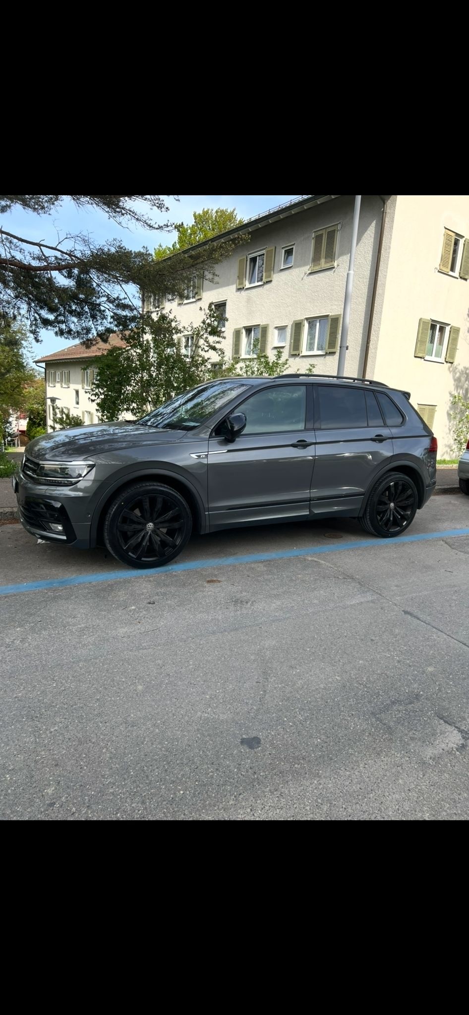 VW 2.0 TSI R-Line 4Motion DSG *CH-FZ*HEAD UP*AHK*LEDERSITZE*PANORAMA*360°-KAMERA*-image-0