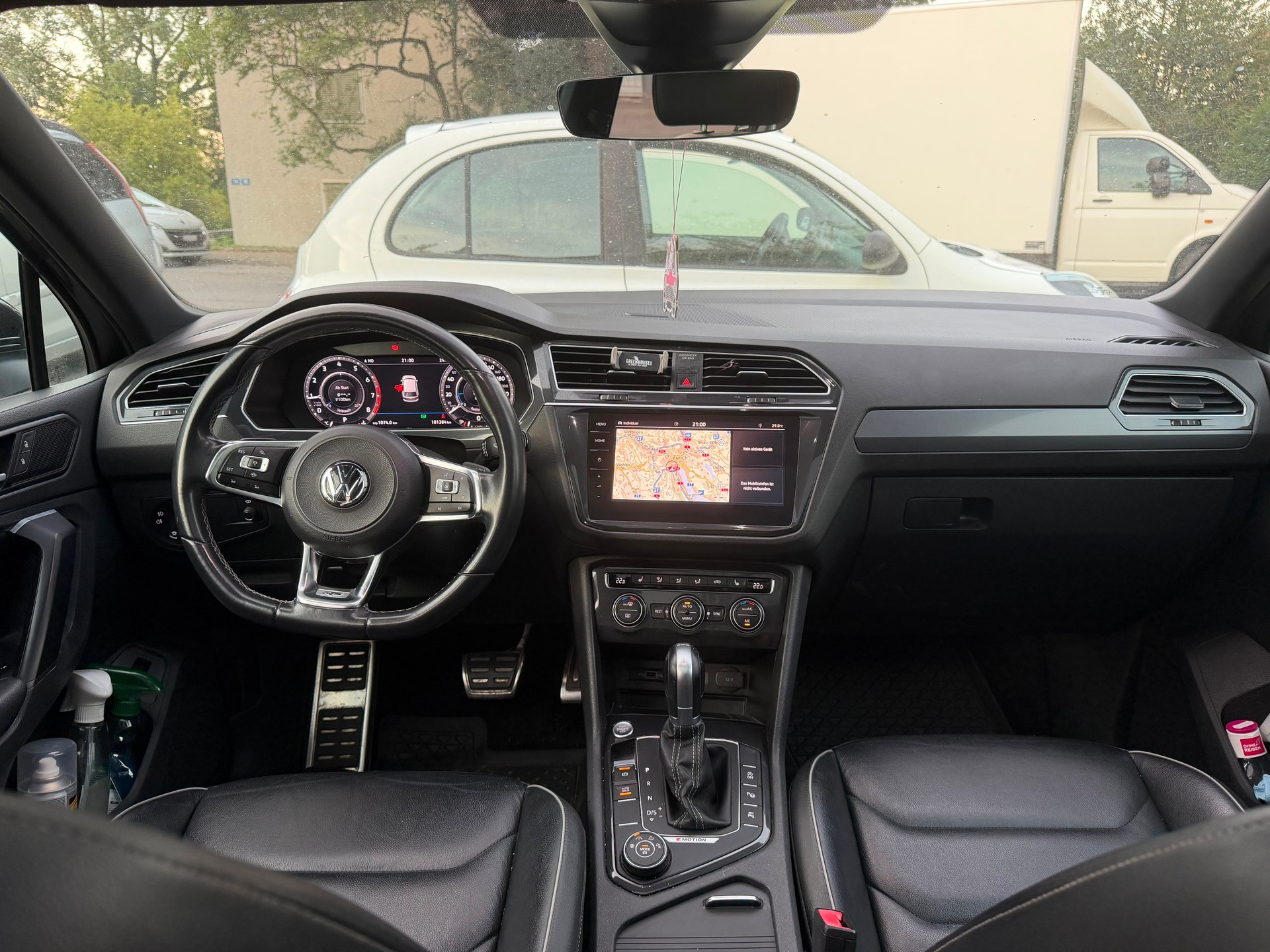 VW 2.0 TSI R-Line 4Motion DSG *CH-FZ*HEAD UP*AHK*LEDERSITZE*PANORAMA*360°-KAMERA*-image-4