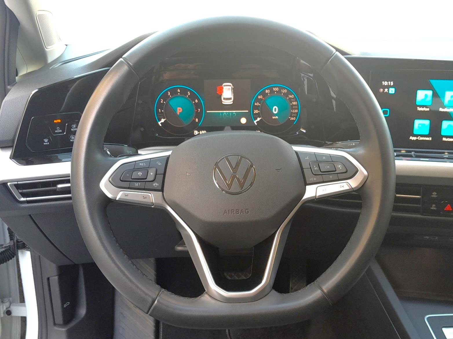 VW Golf Variant 1.5 eTSI mHEV Life-image-9