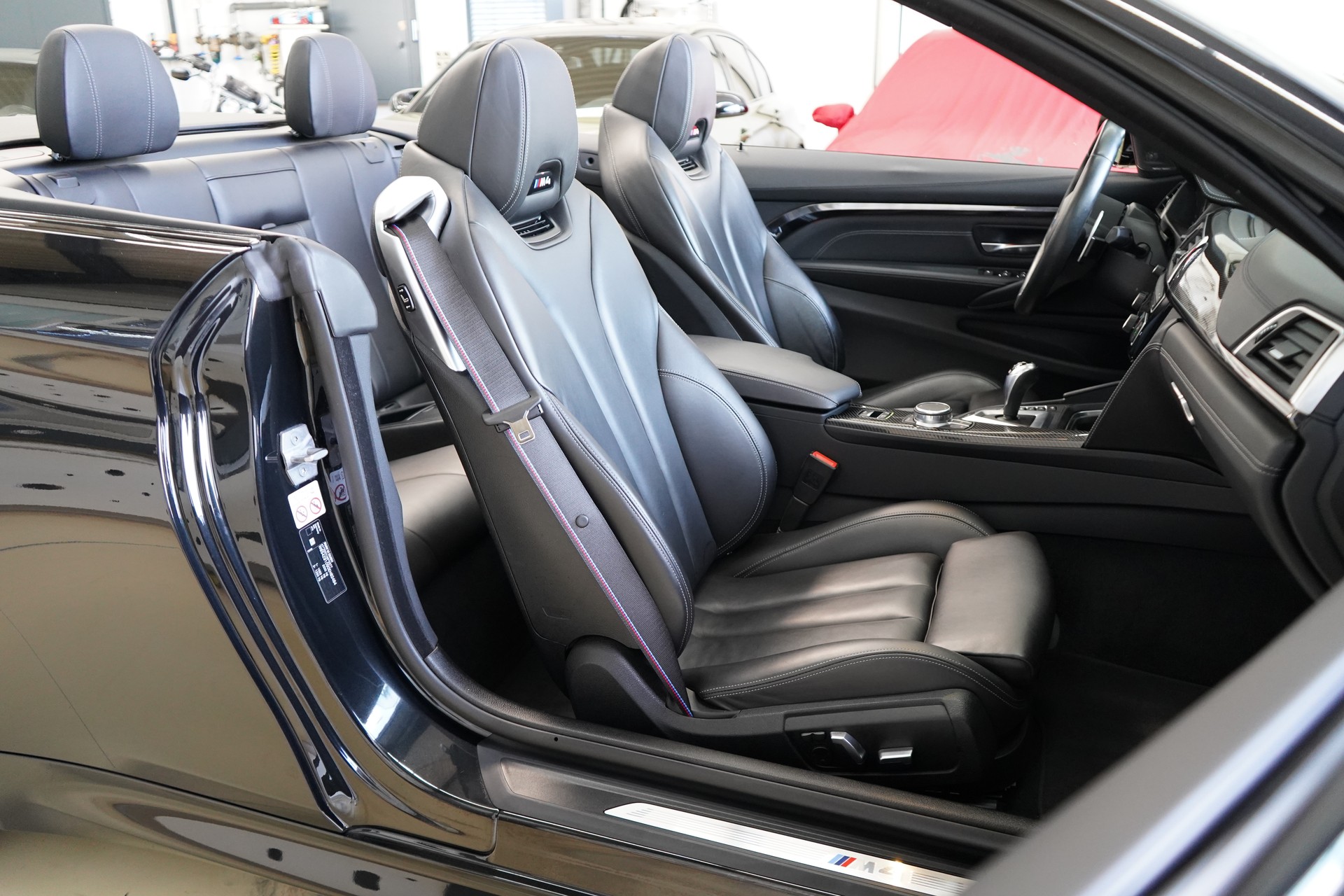 BMW M4 Cabriolet Drivelogic M Competition-image-30