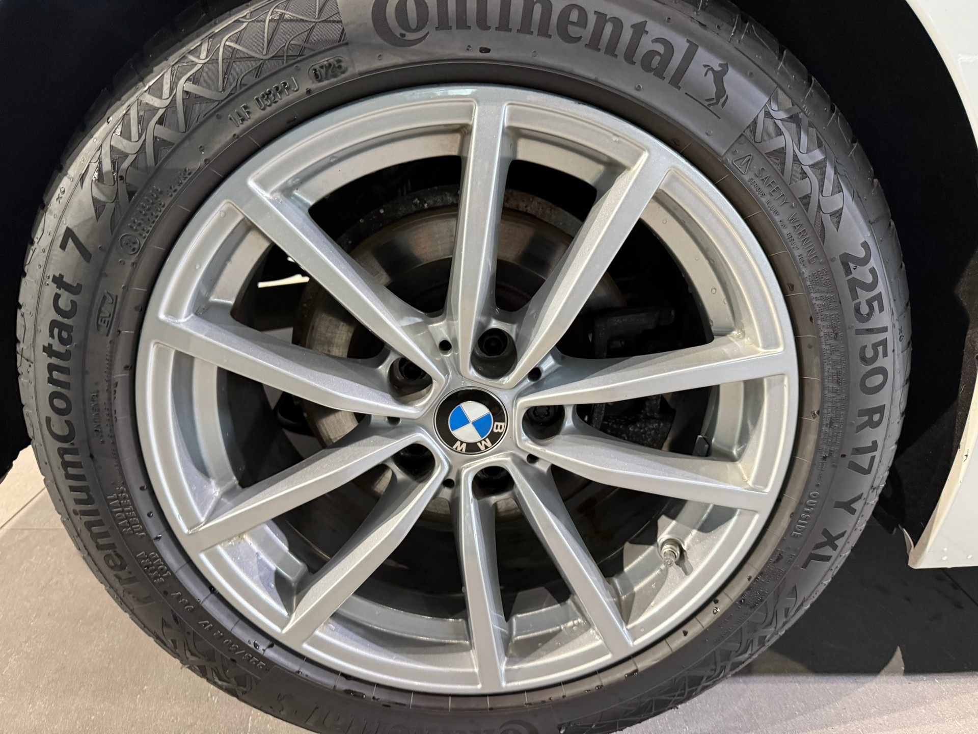 BMW 320d xDrive 48V Touring Steptronic-image-9