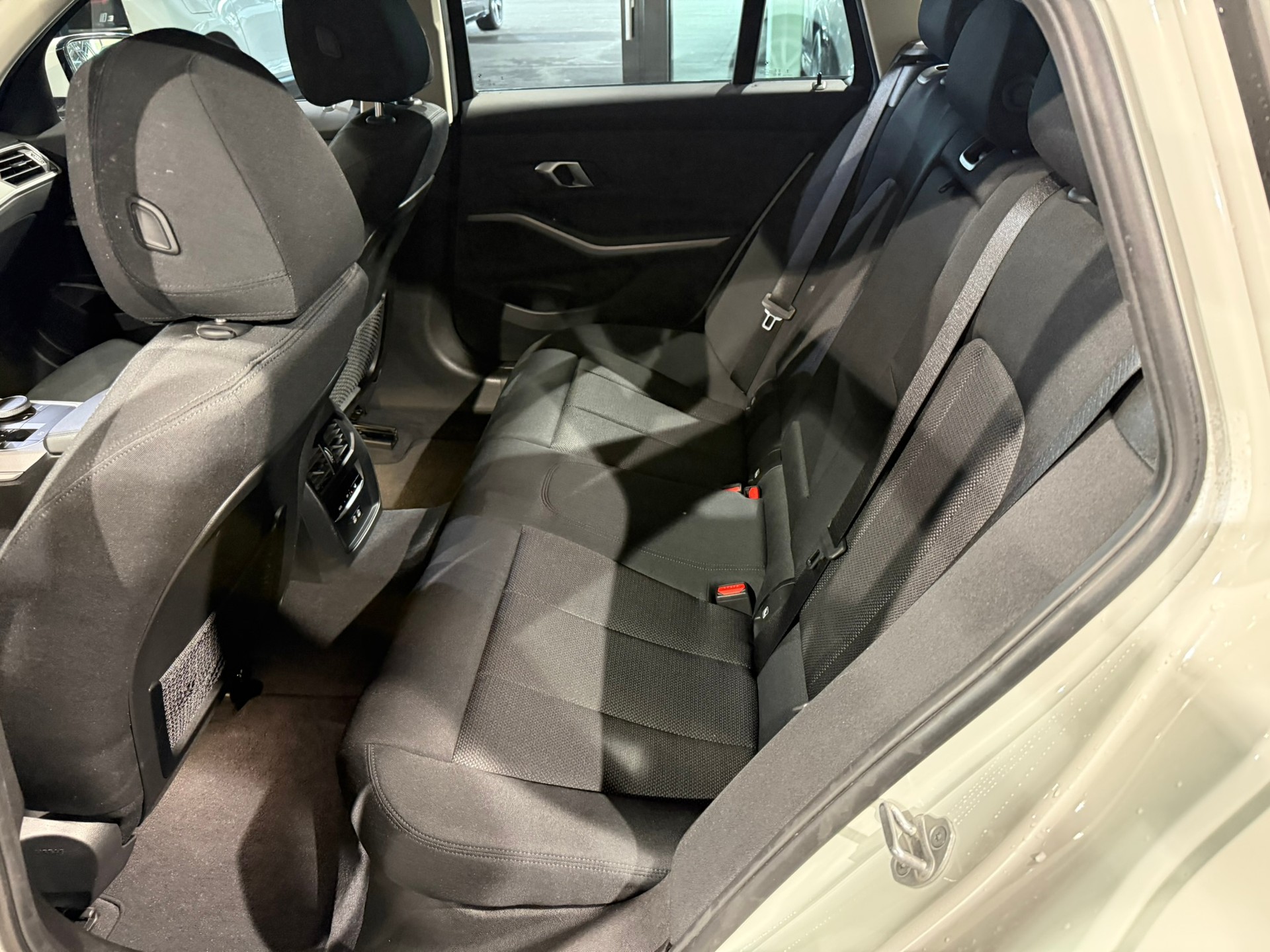 BMW 320d xDrive 48V Touring Steptronic-image-13