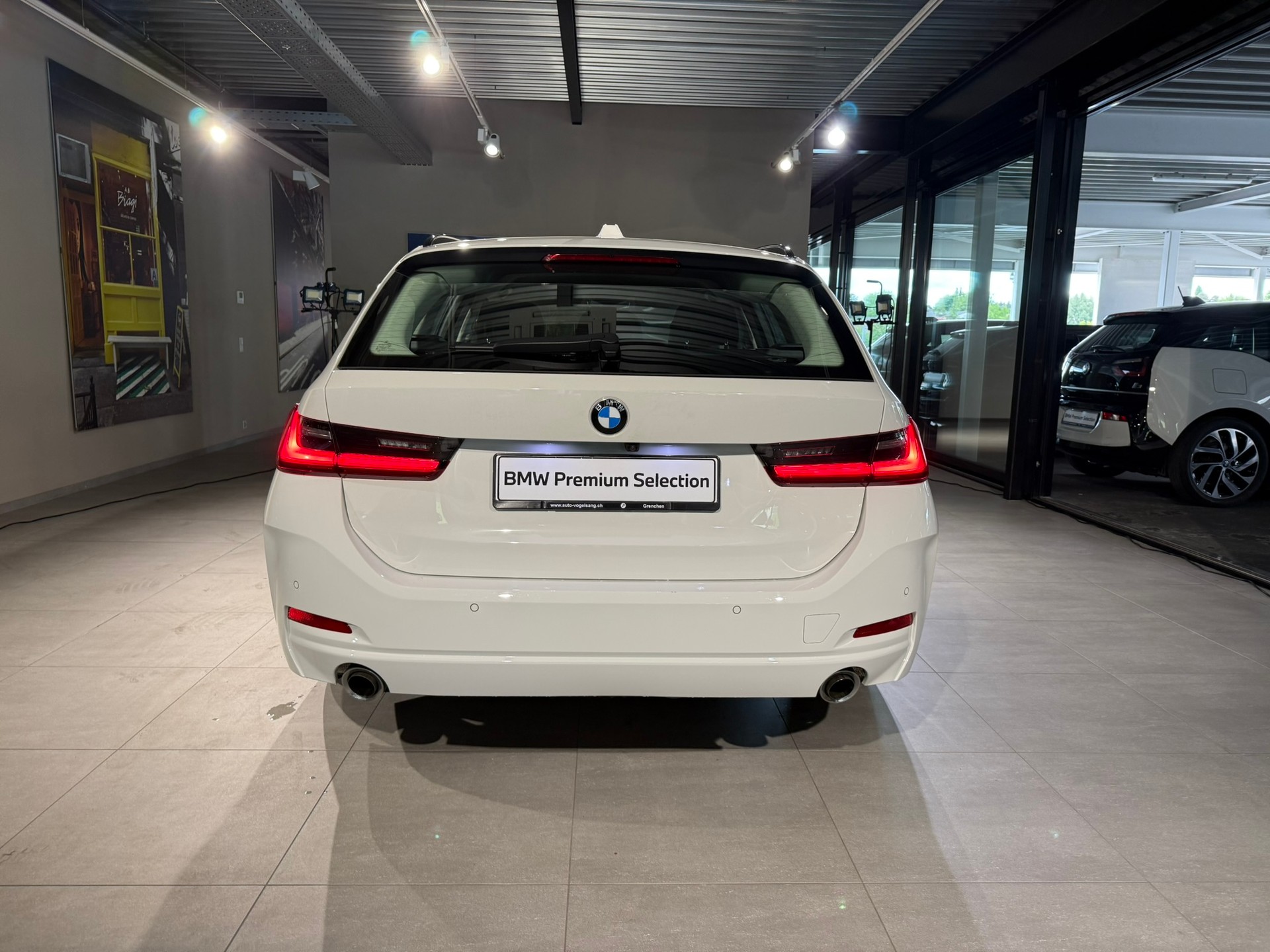 BMW 320d xDrive 48V Touring Steptronic-image-5
