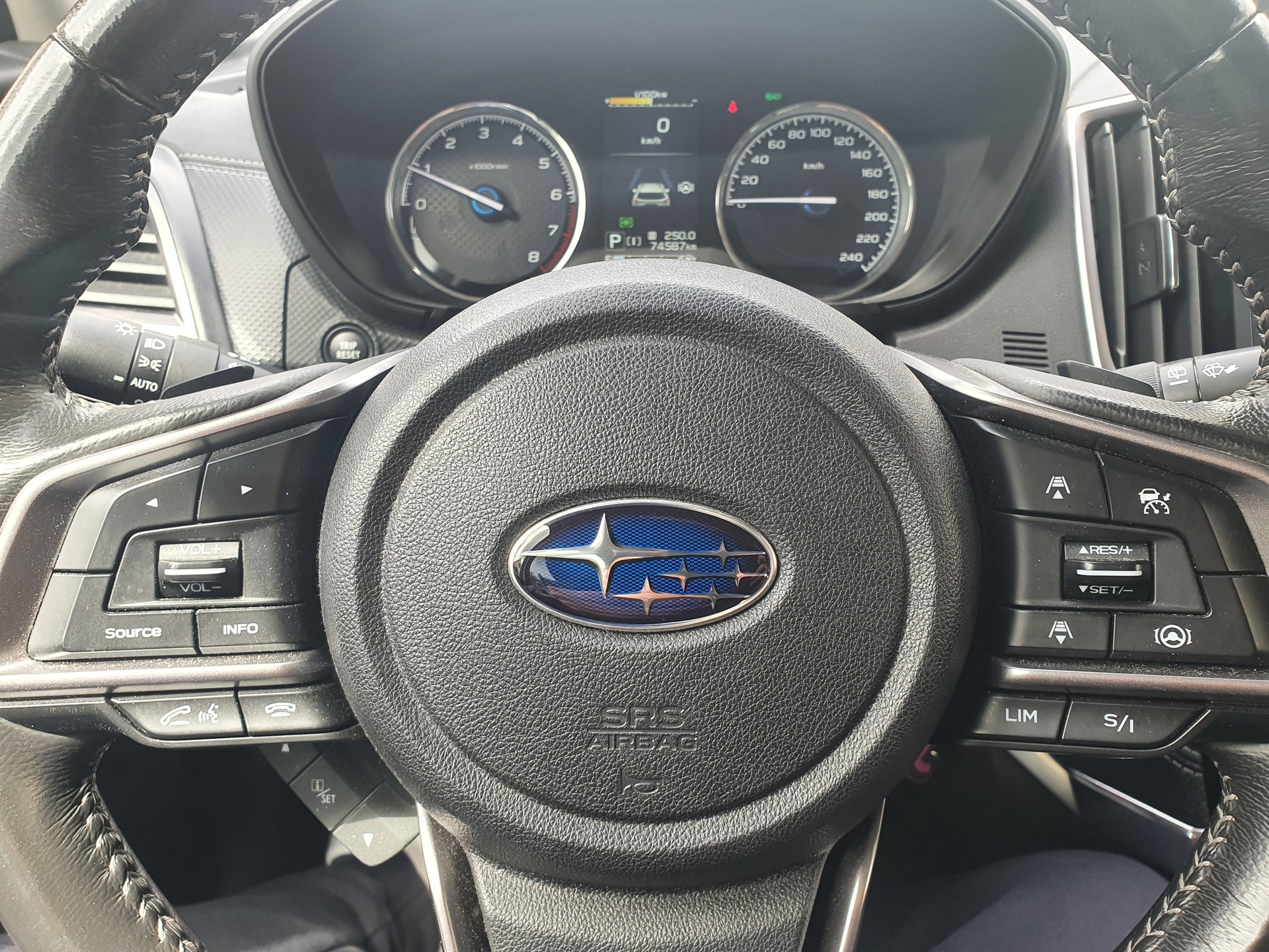 SUBARU Forester 2.0i e-Boxer Swiss Plus Lineartronic-image-9
