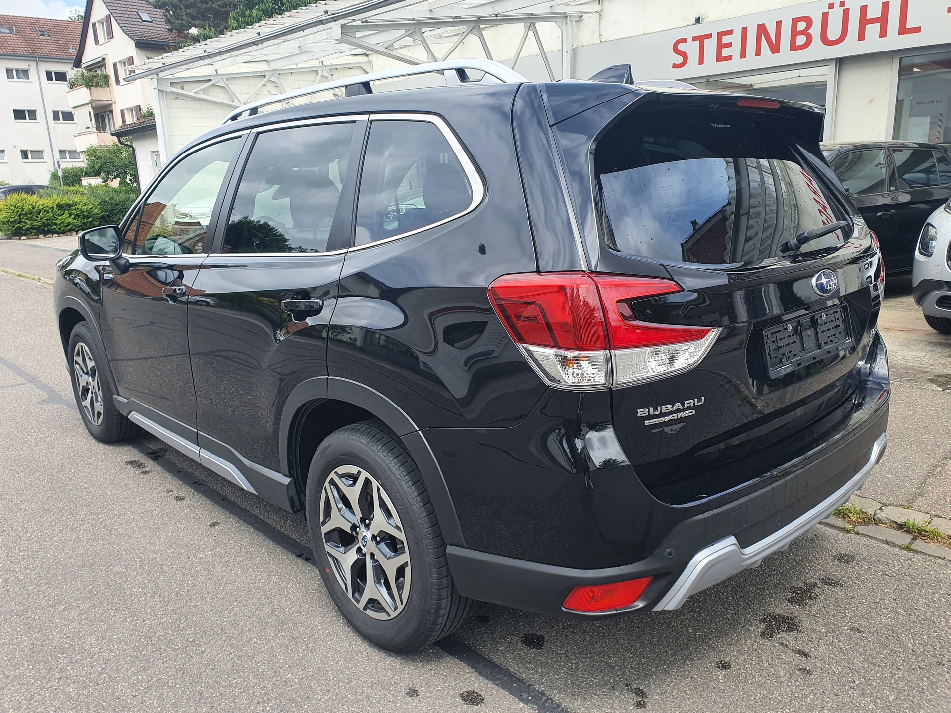 SUBARU Forester 2.0i e-Boxer Swiss Plus Lineartronic-image-3