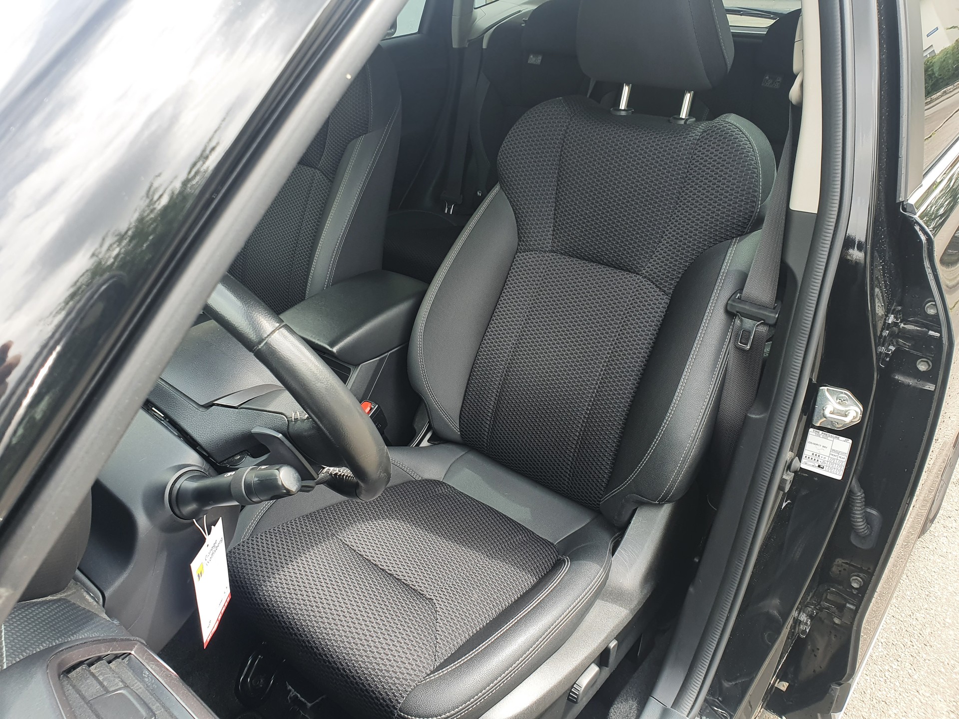 SUBARU Forester 2.0i e-Boxer Swiss Plus Lineartronic-image-5