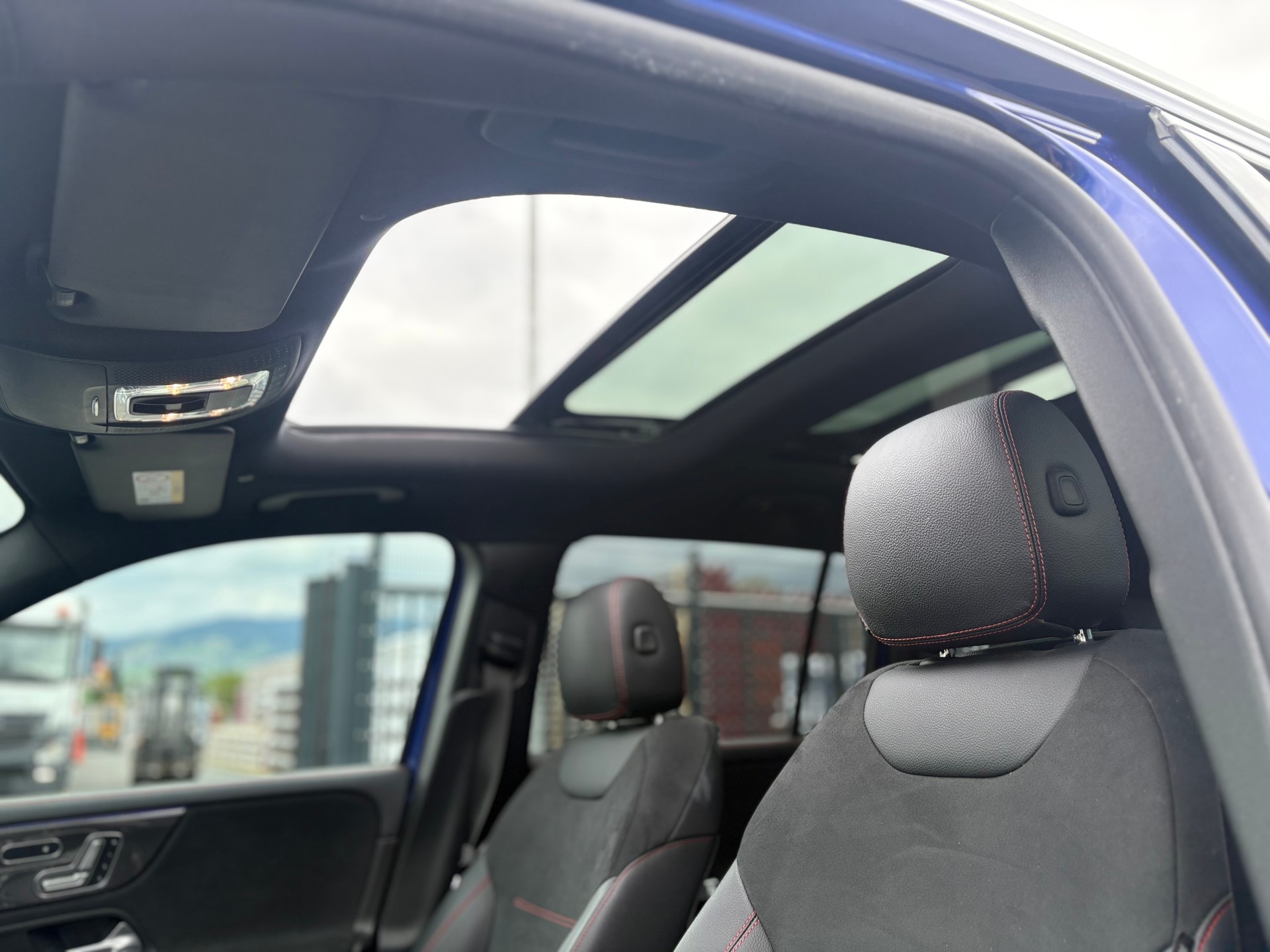 MERCEDES-BENZ GLB 250 4Matic AMG Line 8G-Tronic-image-7