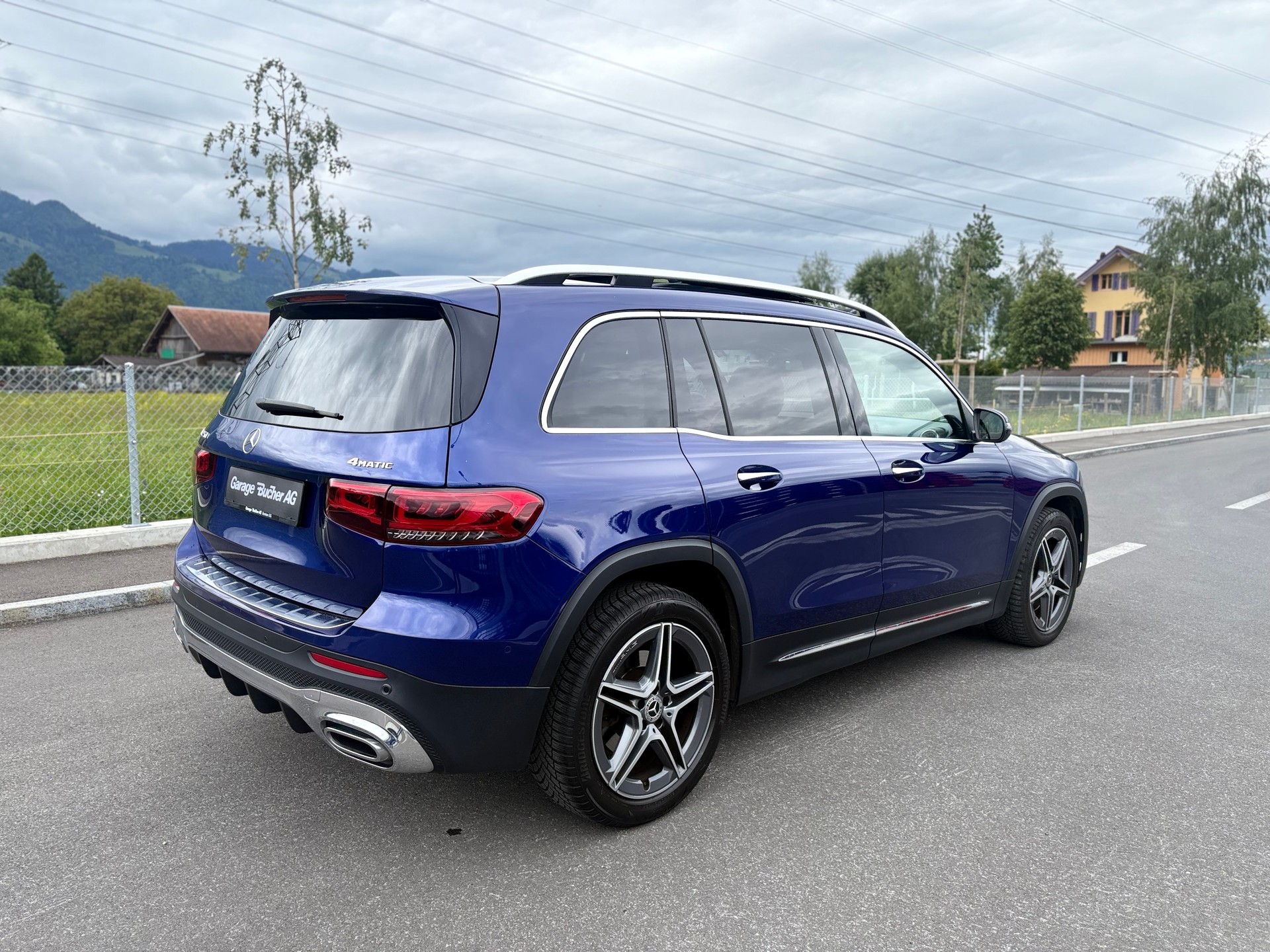 MERCEDES-BENZ GLB 250 4Matic AMG Line 8G-Tronic-showroom-element-3