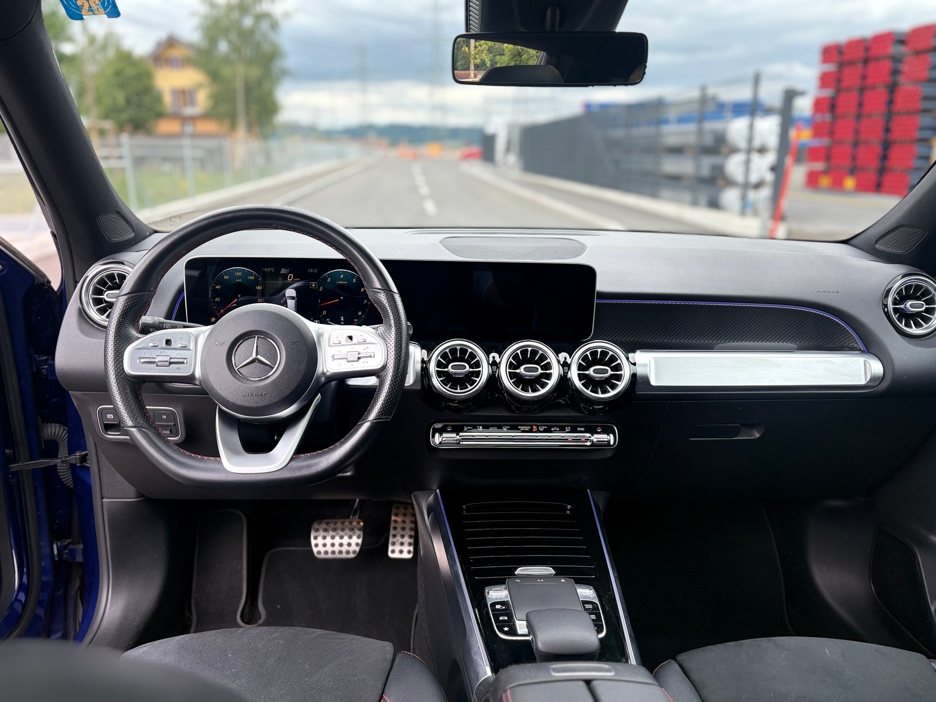 MERCEDES-BENZ GLB 250 4Matic AMG Line 8G-Tronic-image-10