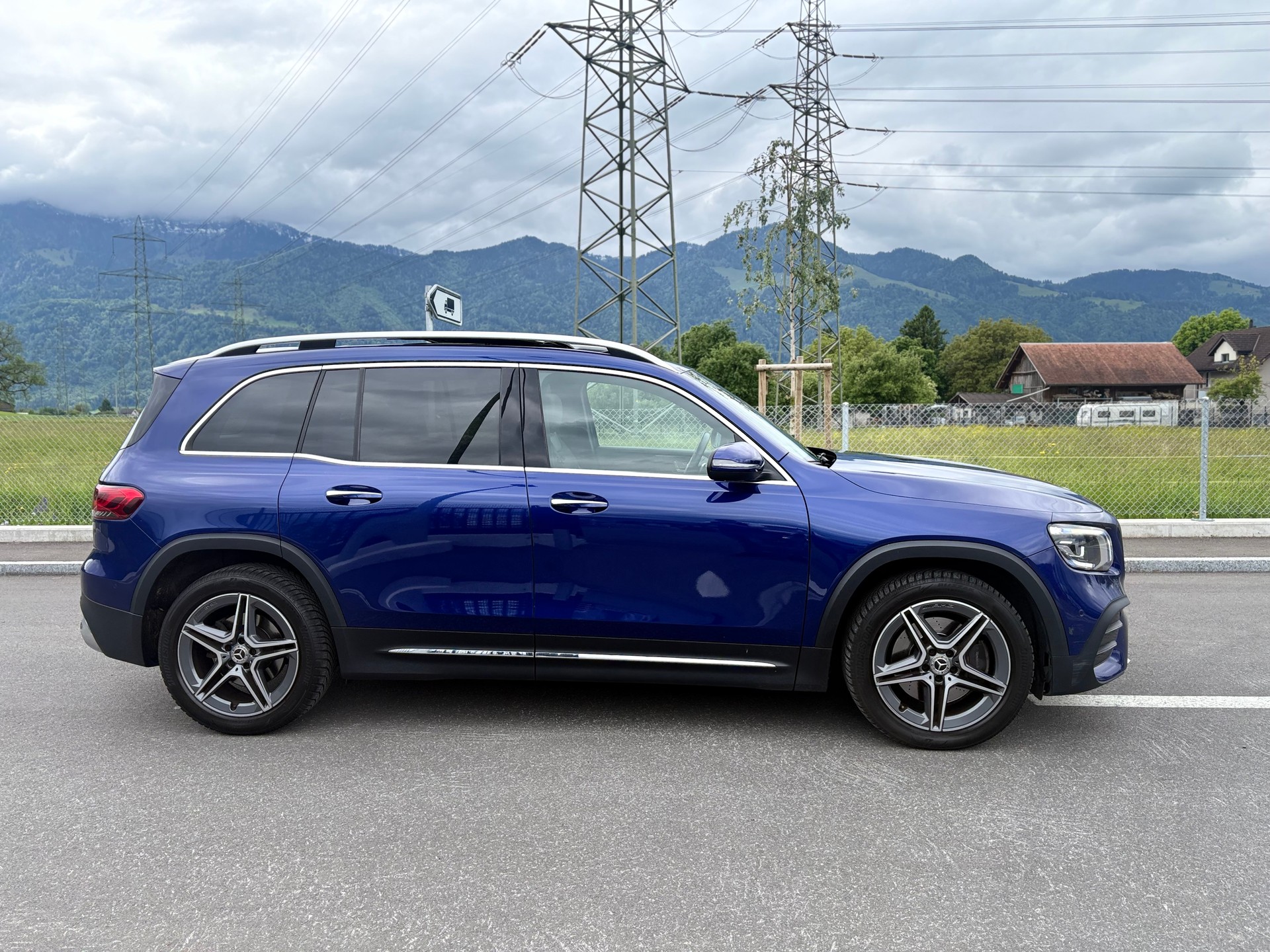 MERCEDES-BENZ GLB 250 4Matic AMG Line 8G-Tronic-showroom-element-2