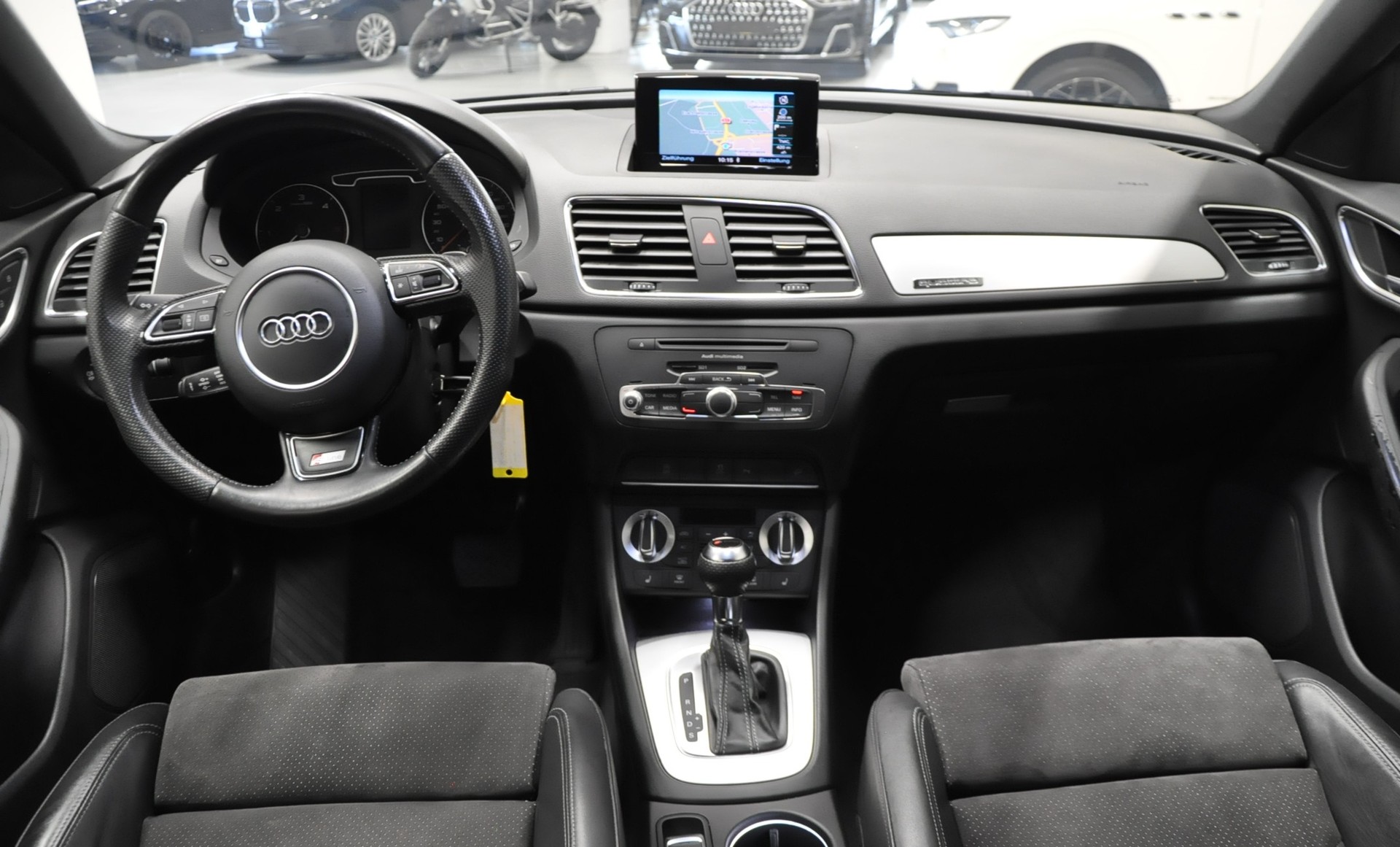 AUDI Q3 2.0 TDI quattro S-tronic-image-17
