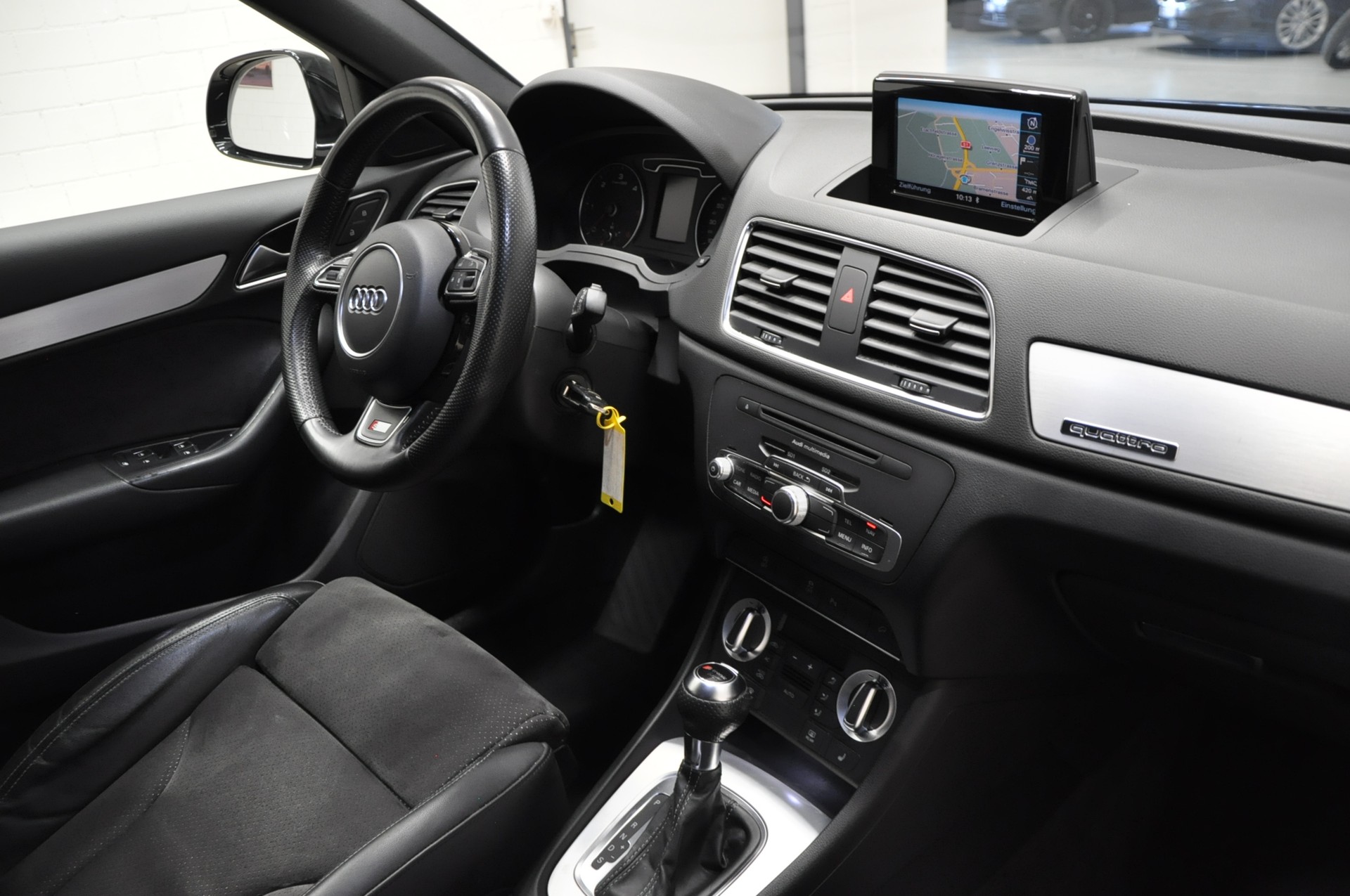 AUDI Q3 2.0 TDI quattro S-tronic-image-12