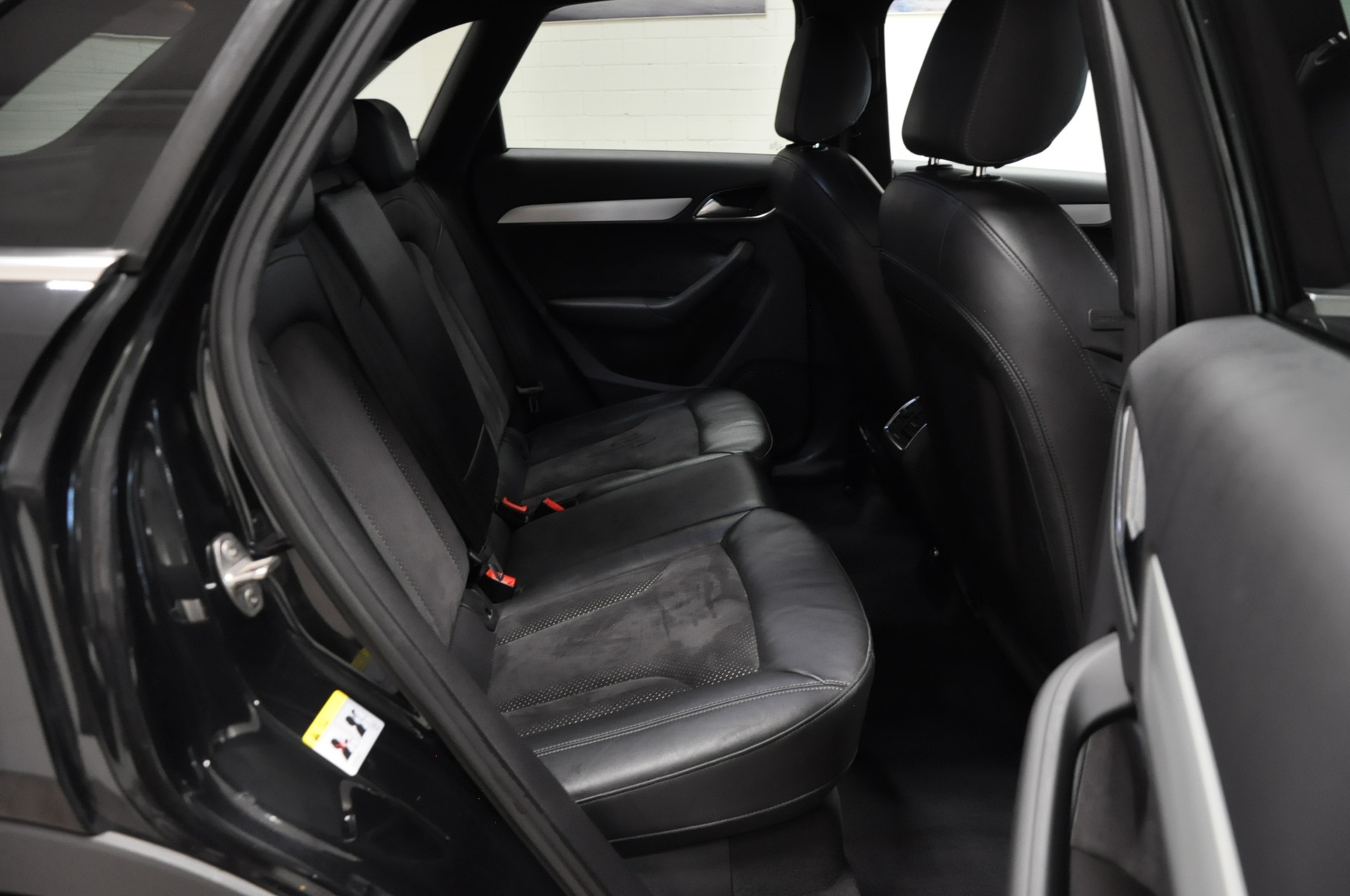 AUDI Q3 2.0 TDI quattro S-tronic-image-15
