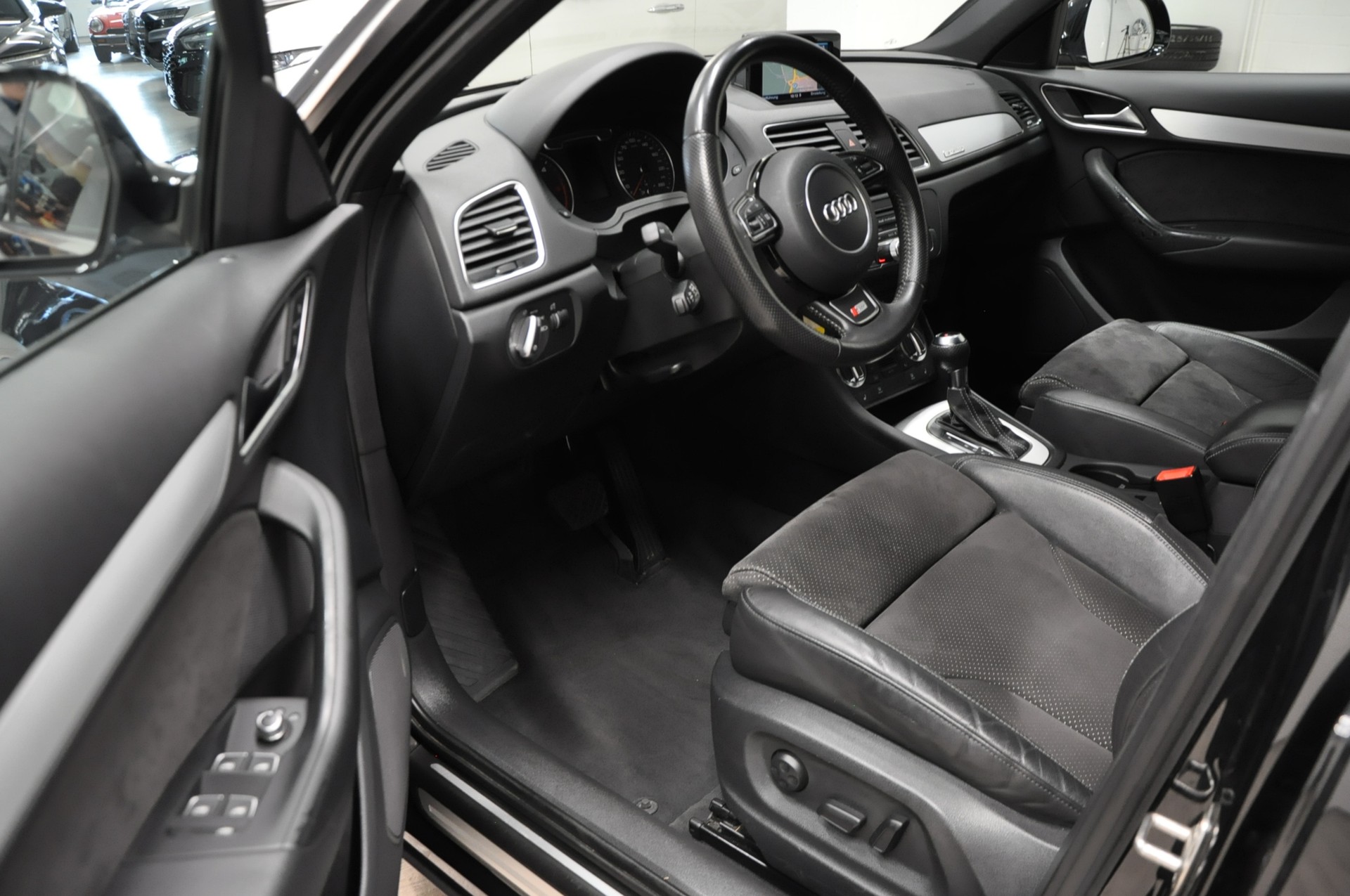 AUDI Q3 2.0 TDI quattro S-tronic-image-10