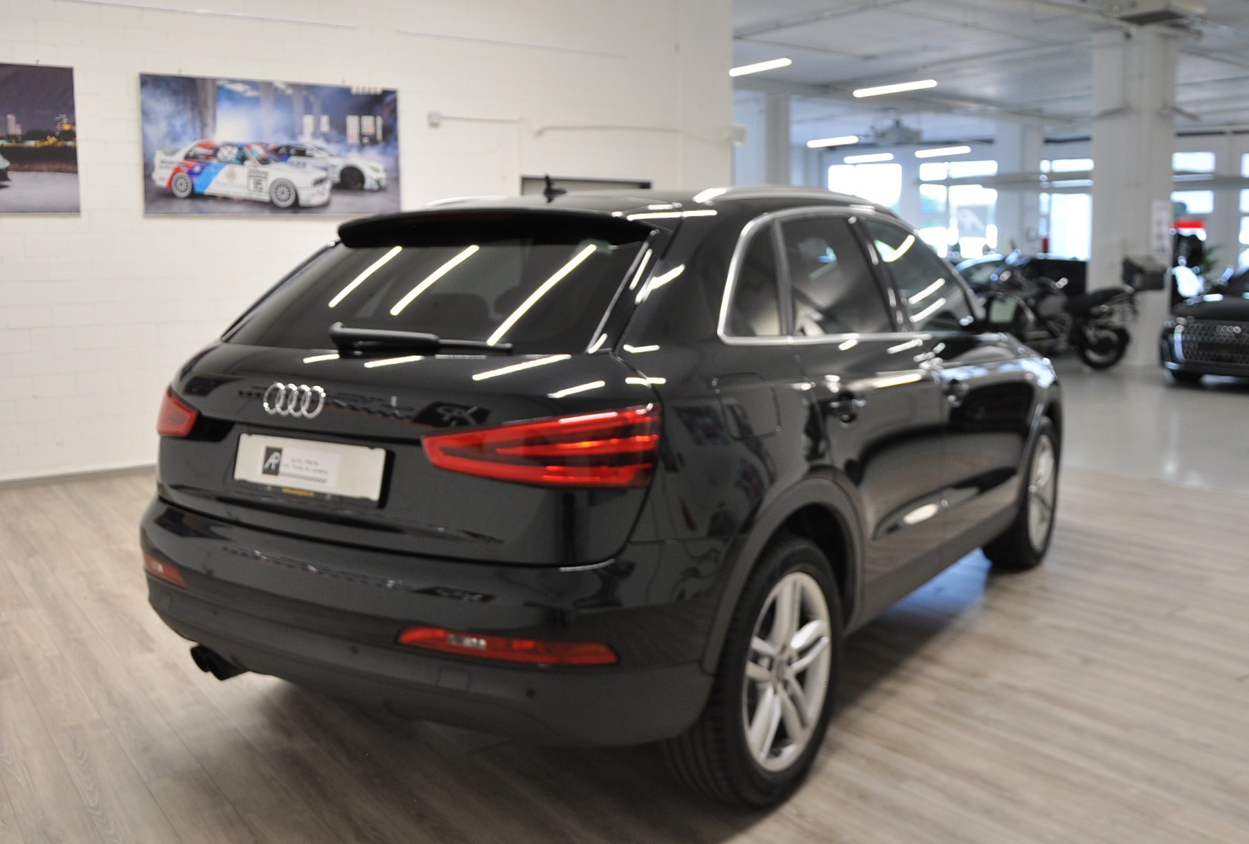 AUDI Q3 2.0 TDI quattro S-tronic-showroom-element-3