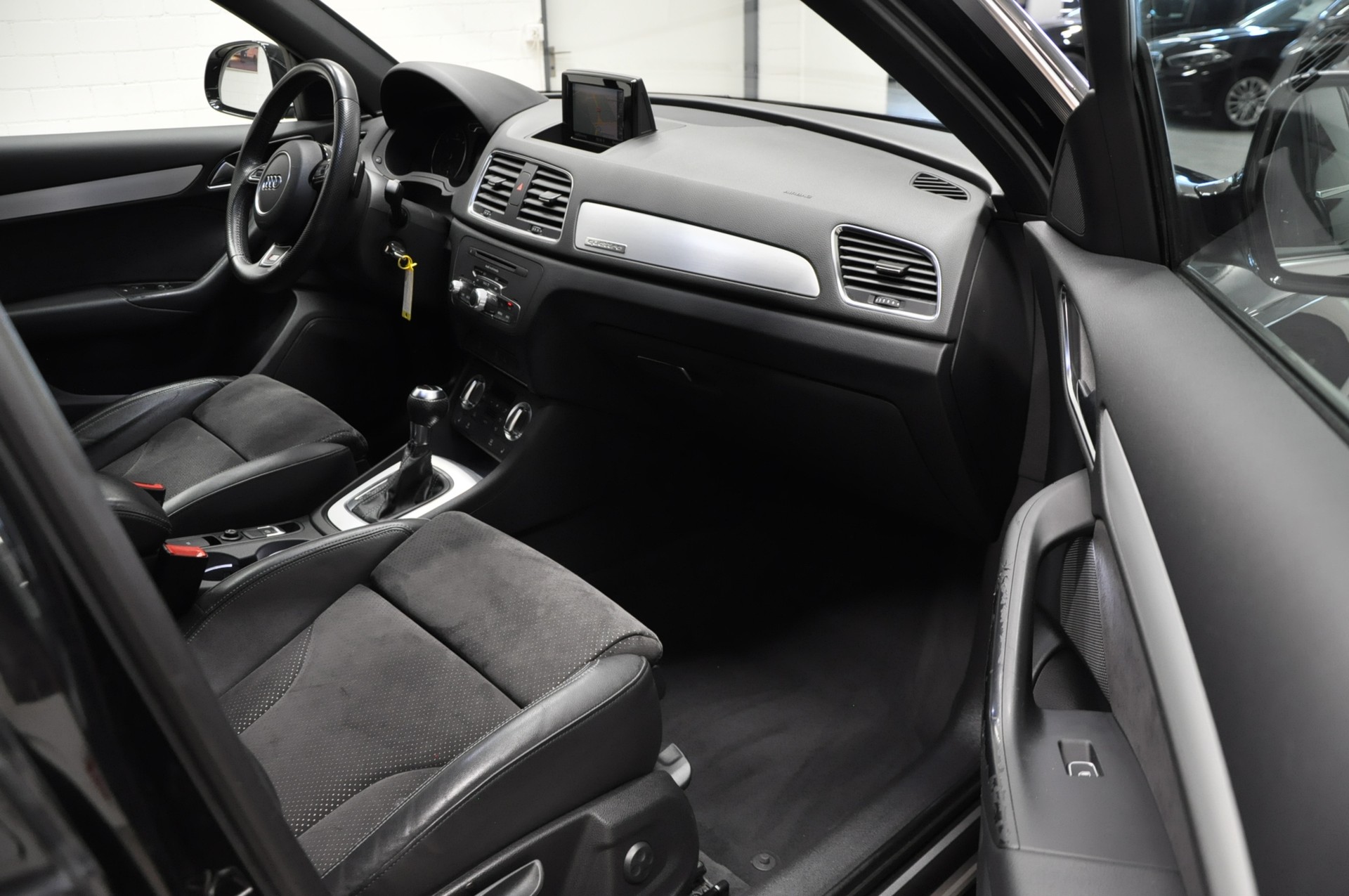 AUDI Q3 2.0 TDI quattro S-tronic-image-13