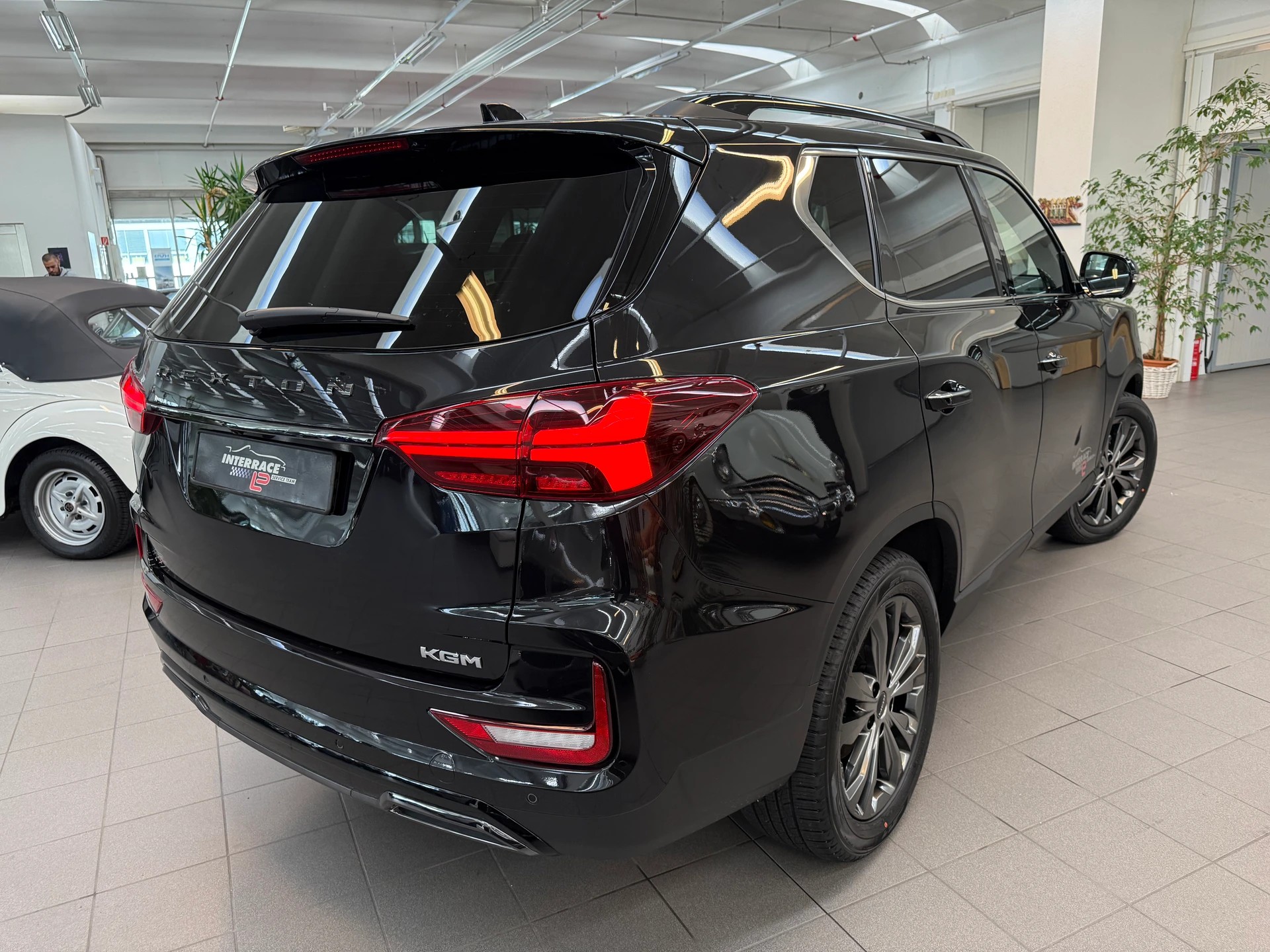 KGM-SsangYong Rexton 2.2 CRDi Blackline 4WD AT-image-3