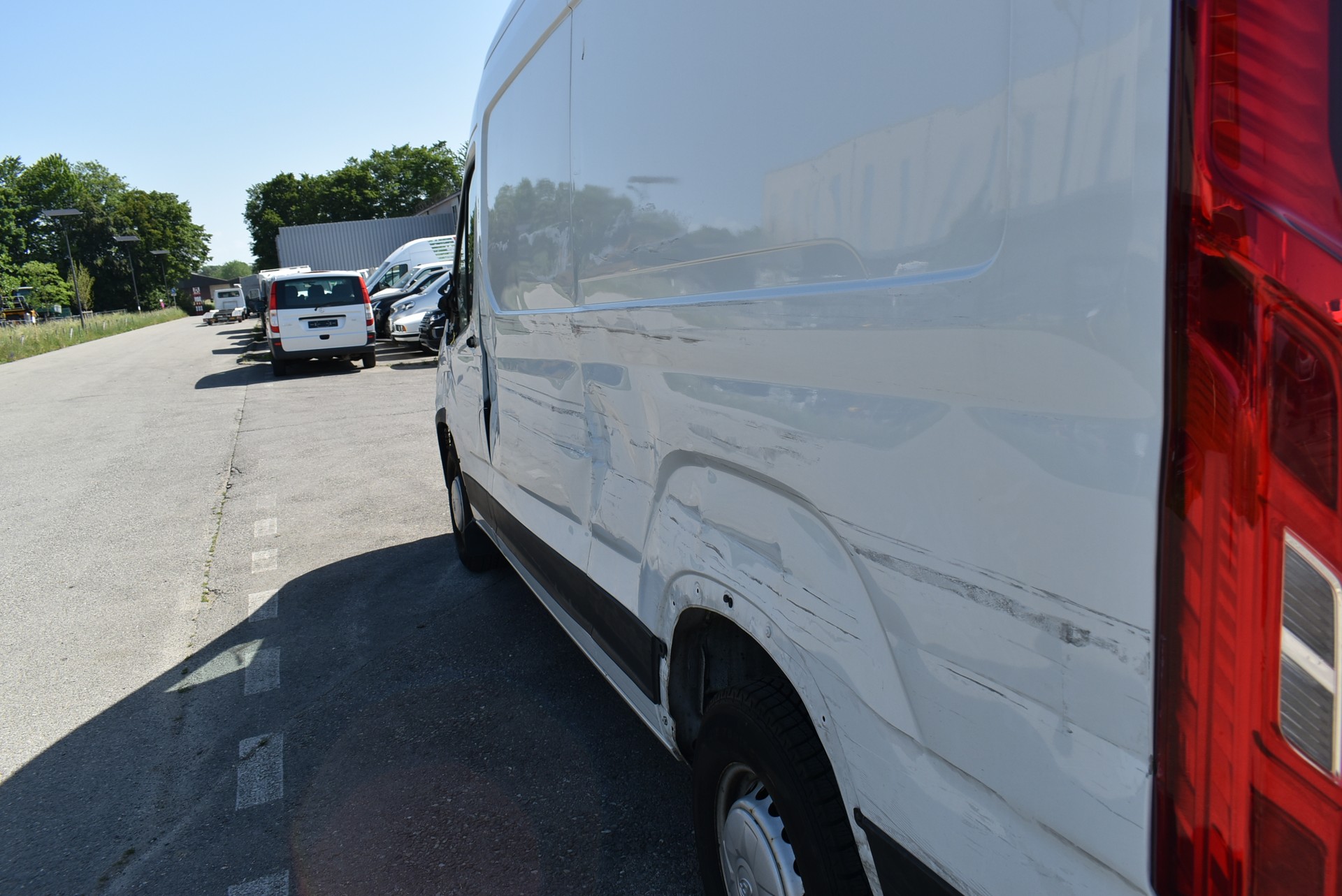 MAXUS Deliver 9 2.0D L3H2 FWD Base-image-8