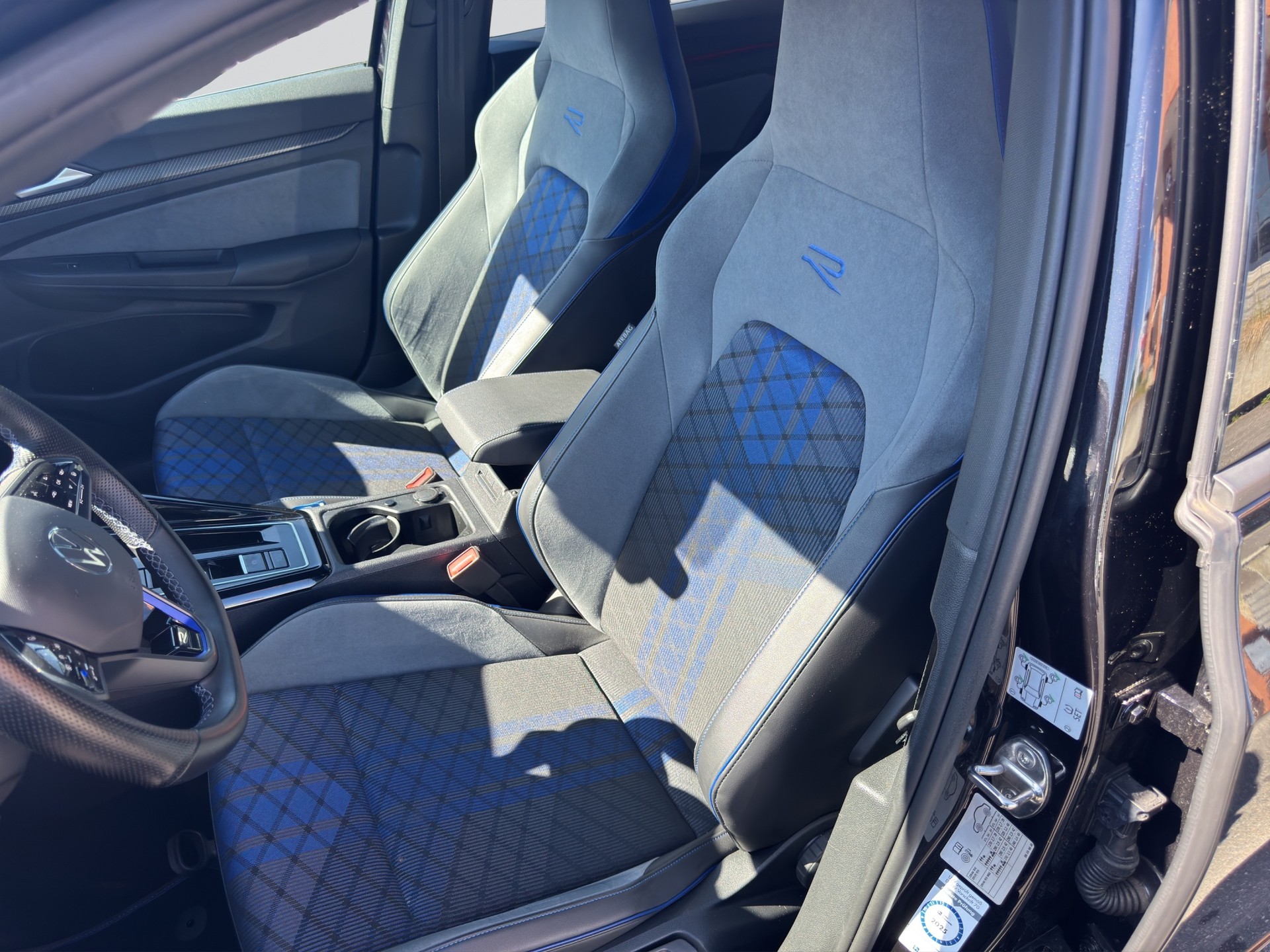 VW Golf 2.0 TSI R DSG 4Motion-image-5