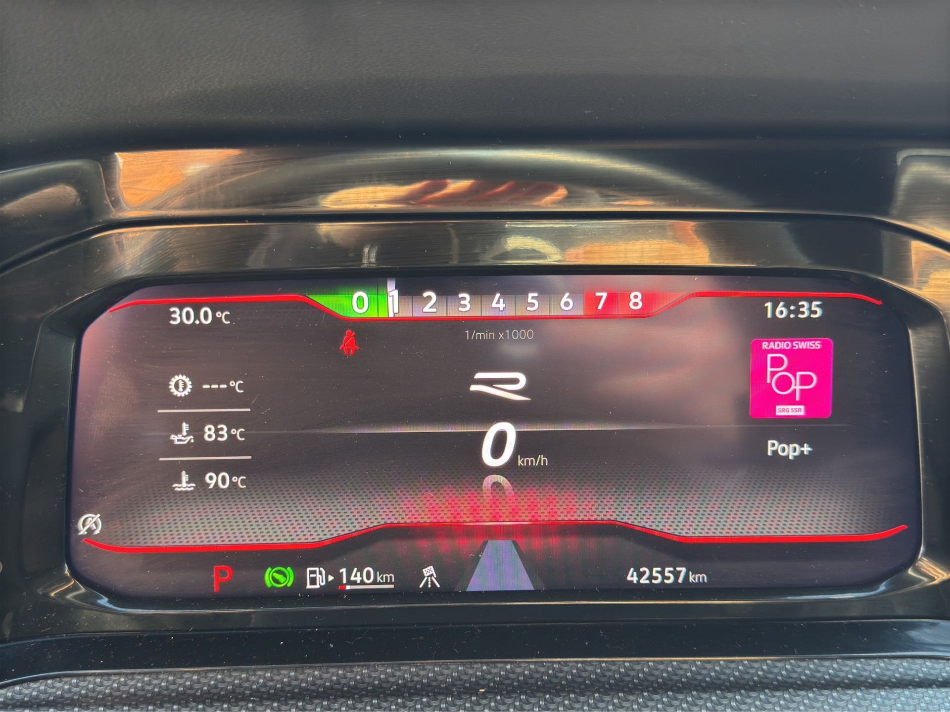 VW Golf 2.0 TSI R DSG 4Motion-image-10