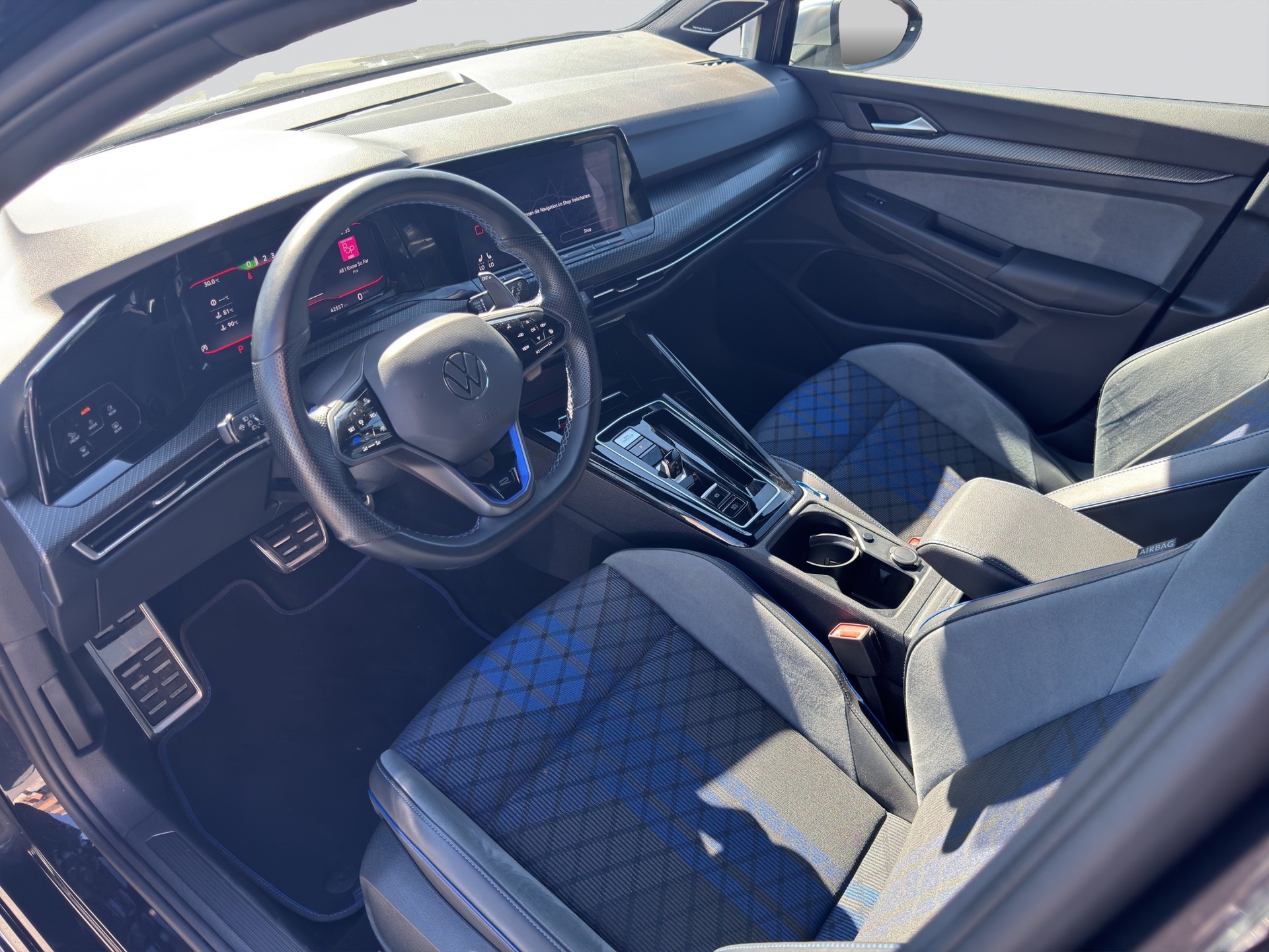 VW Golf 2.0 TSI R DSG 4Motion-image-6