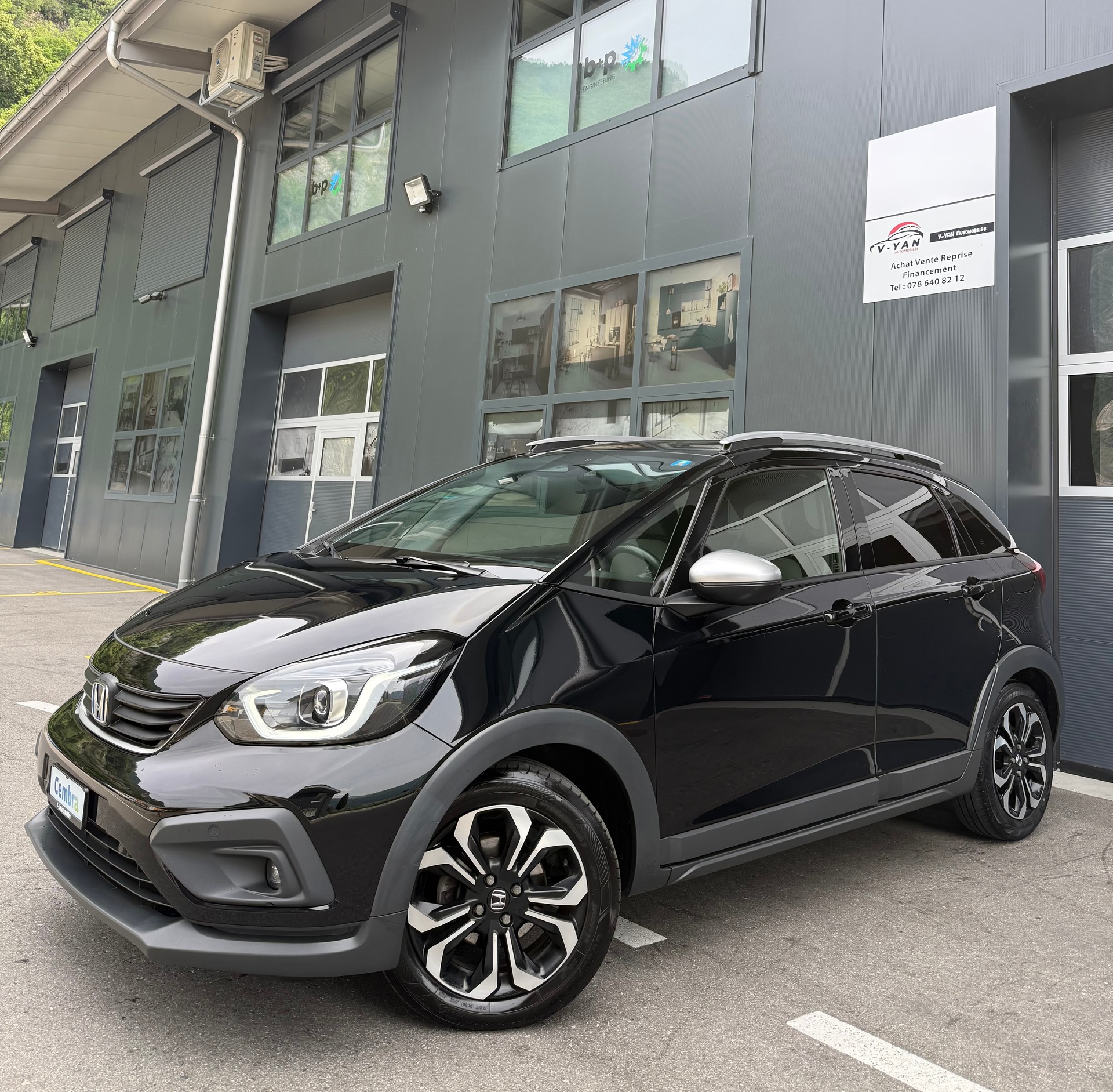 HONDA Jazz 1.5i-MMD Crosstar Executive E-CVT-image-0