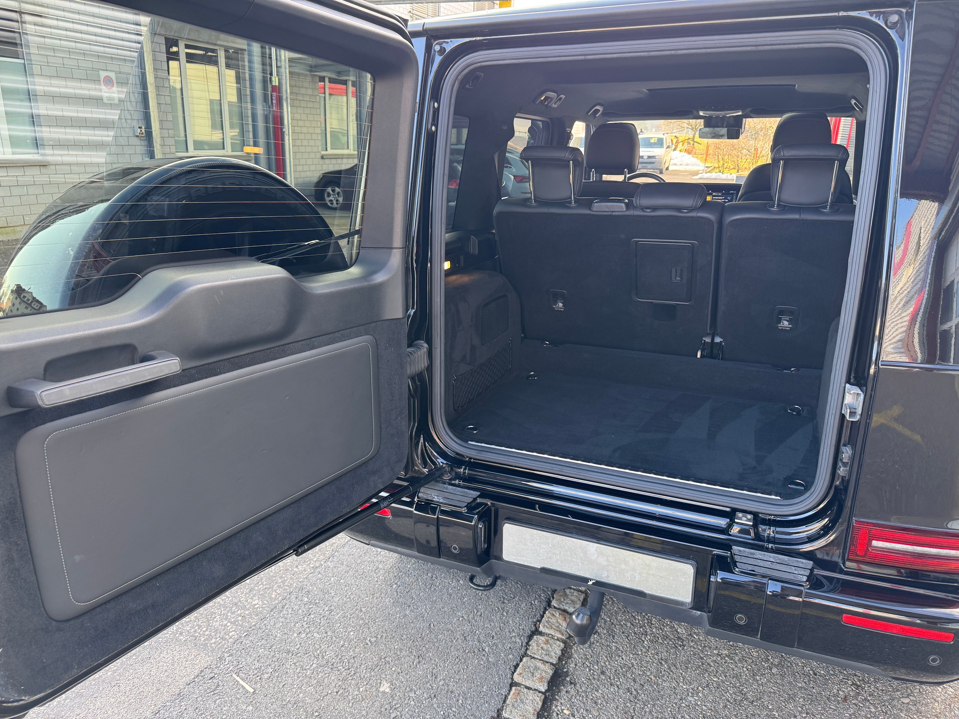 MERCEDES-BENZ G 350 d AMG Line 9G-Tronic-image-6
