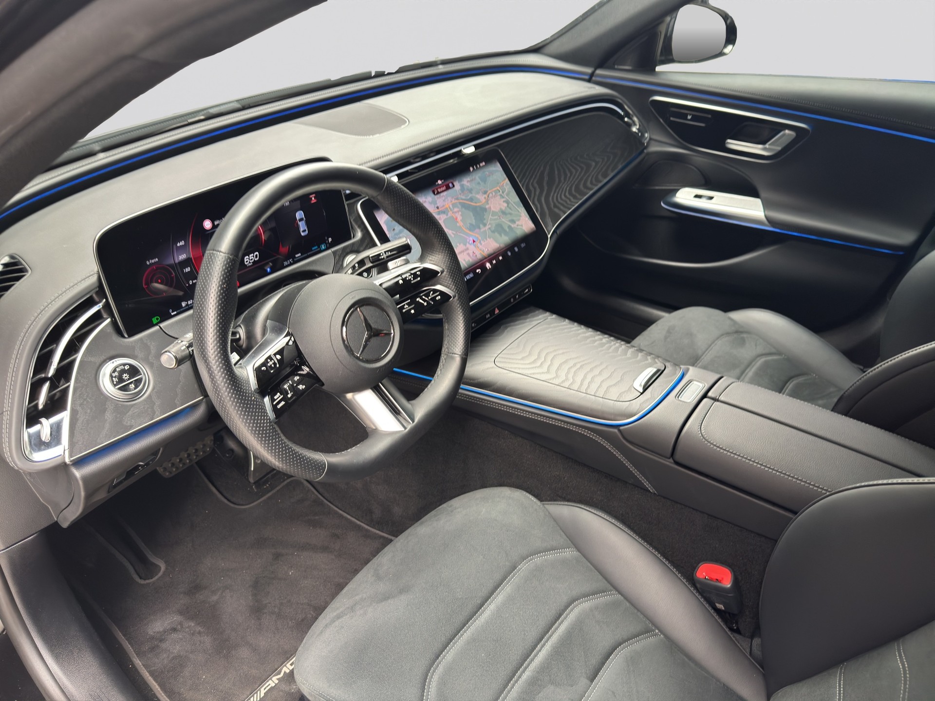 MERCEDES-BENZ E 220 d AMG Line Night-image-6