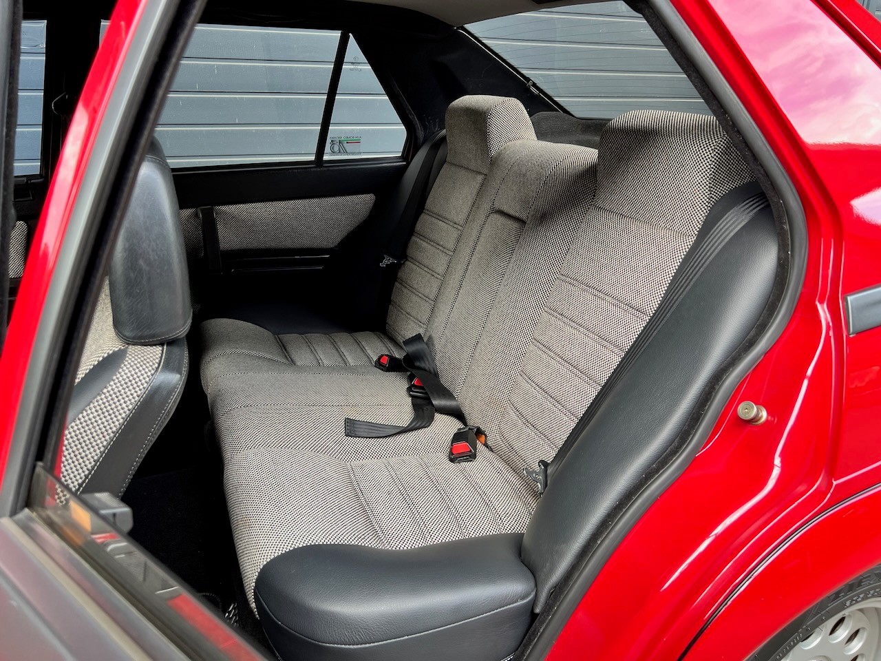 ALFA ROMEO 75 1.8 Turbo-image-11