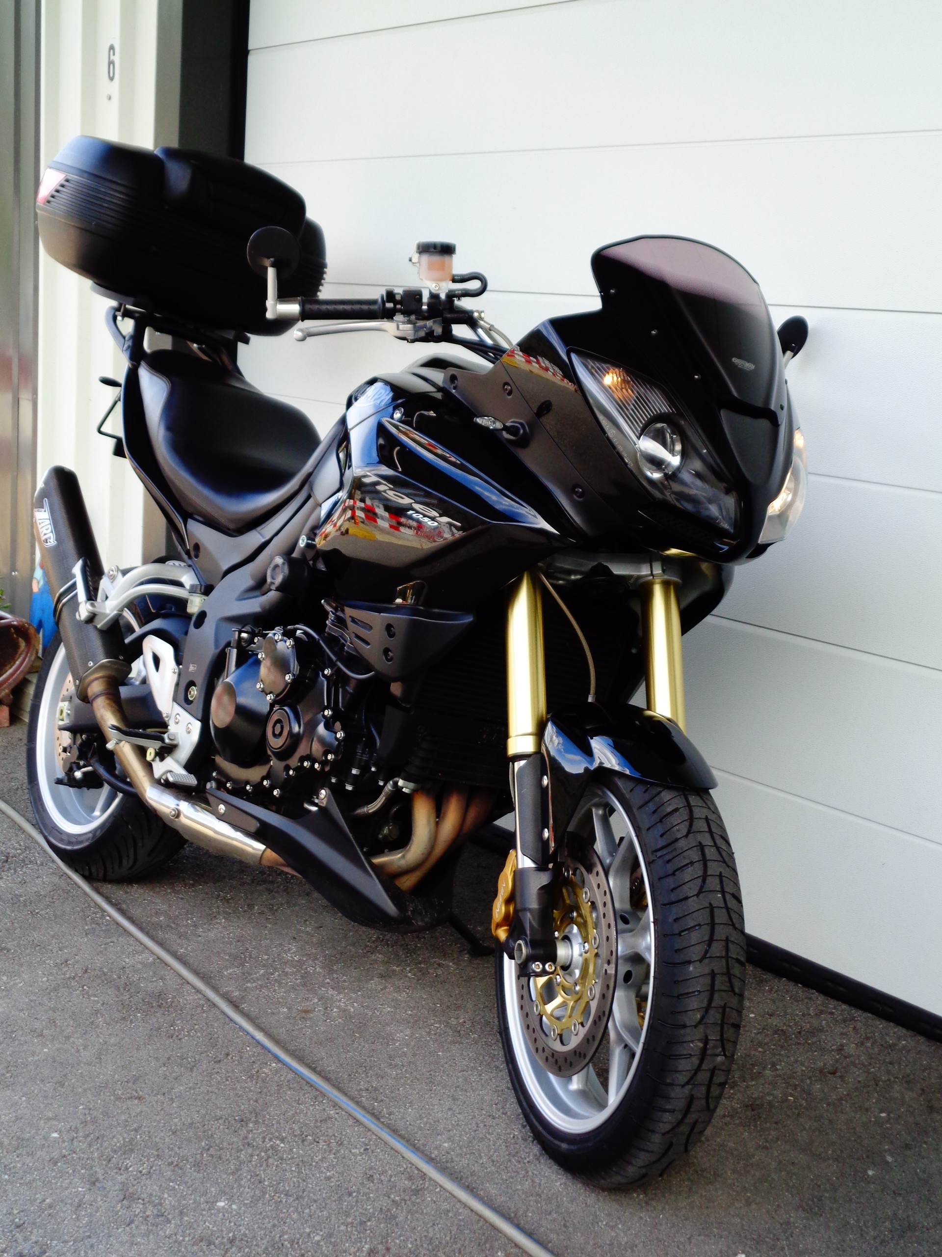 TRIUMPH Tiger 1050-showroom-element-1