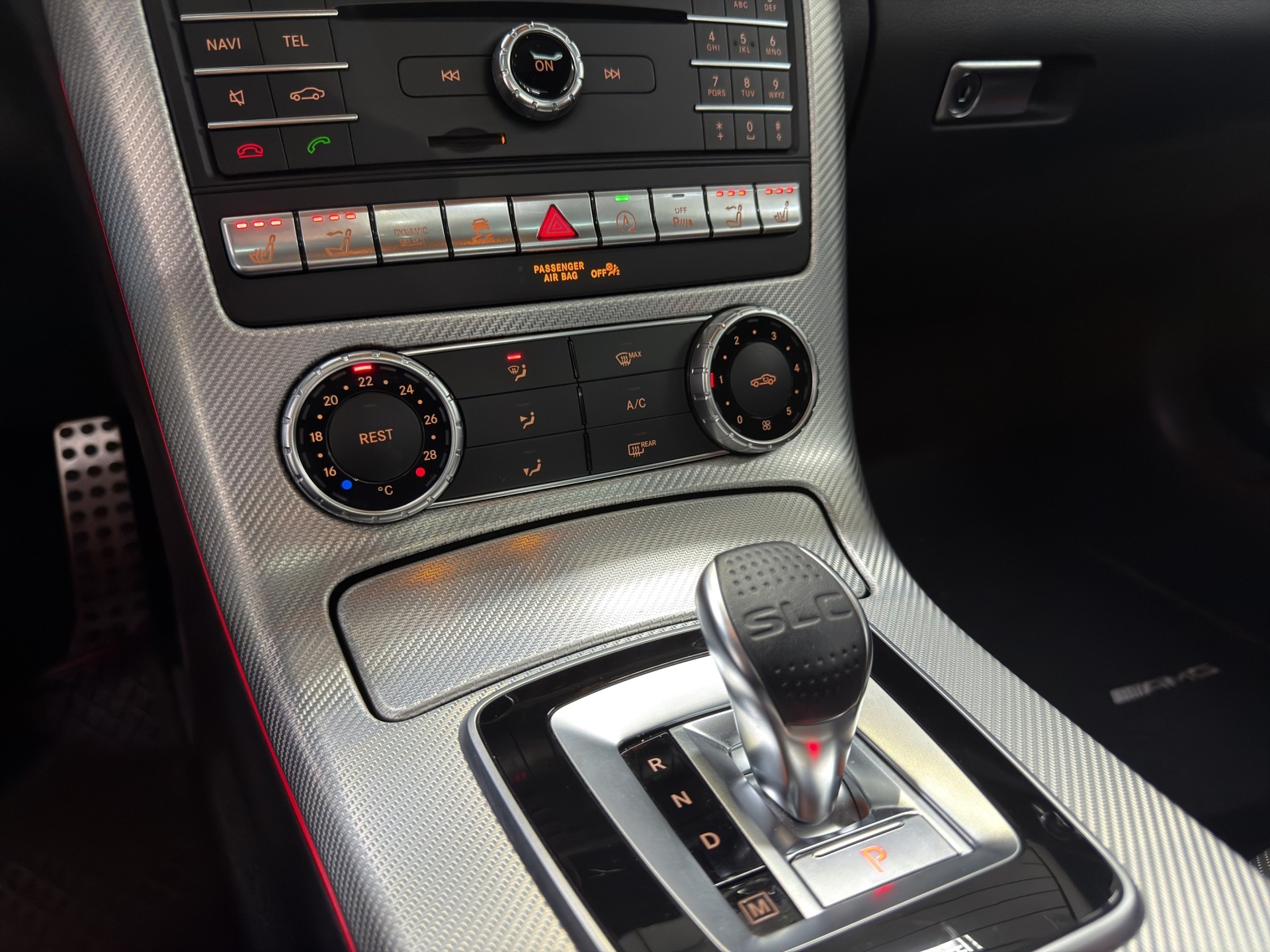 MERCEDES-BENZ SLC 300 AMG Line 9G-Tronic-image-12