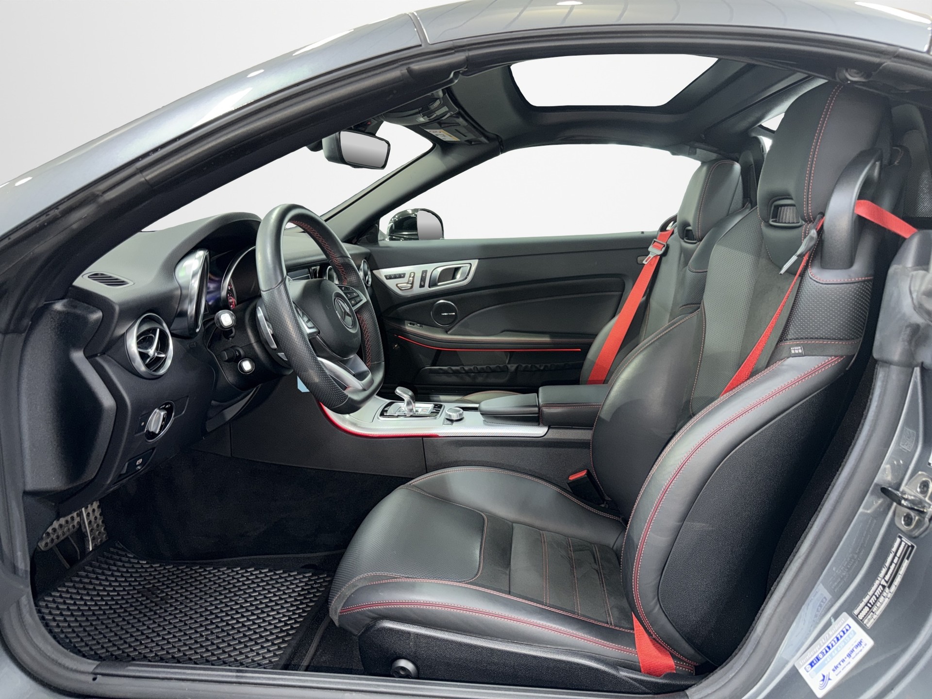 MERCEDES-BENZ SLC 300 AMG Line 9G-Tronic-image-8