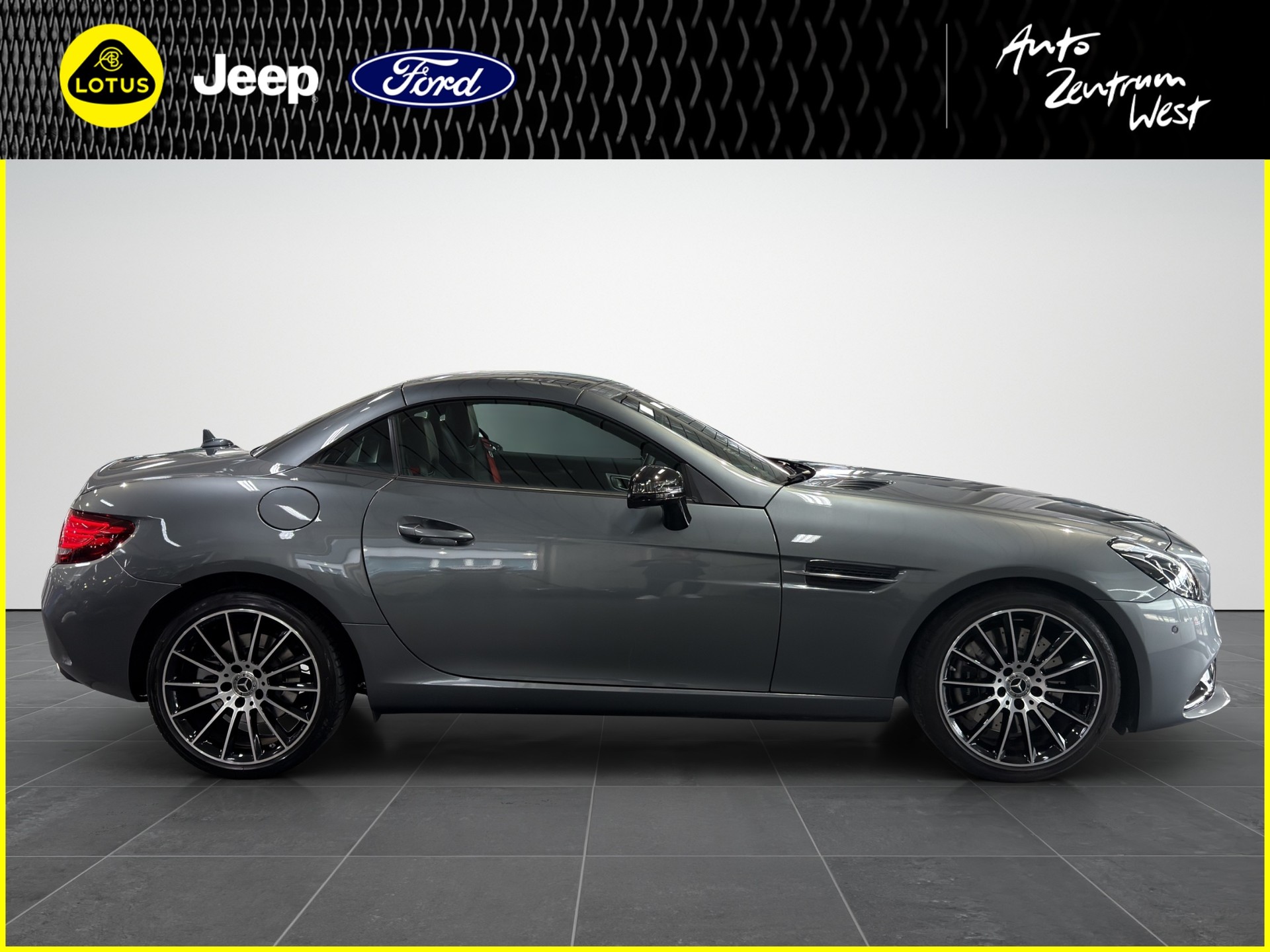 MERCEDES-BENZ SLC 300 AMG Line 9G-Tronic-image-5