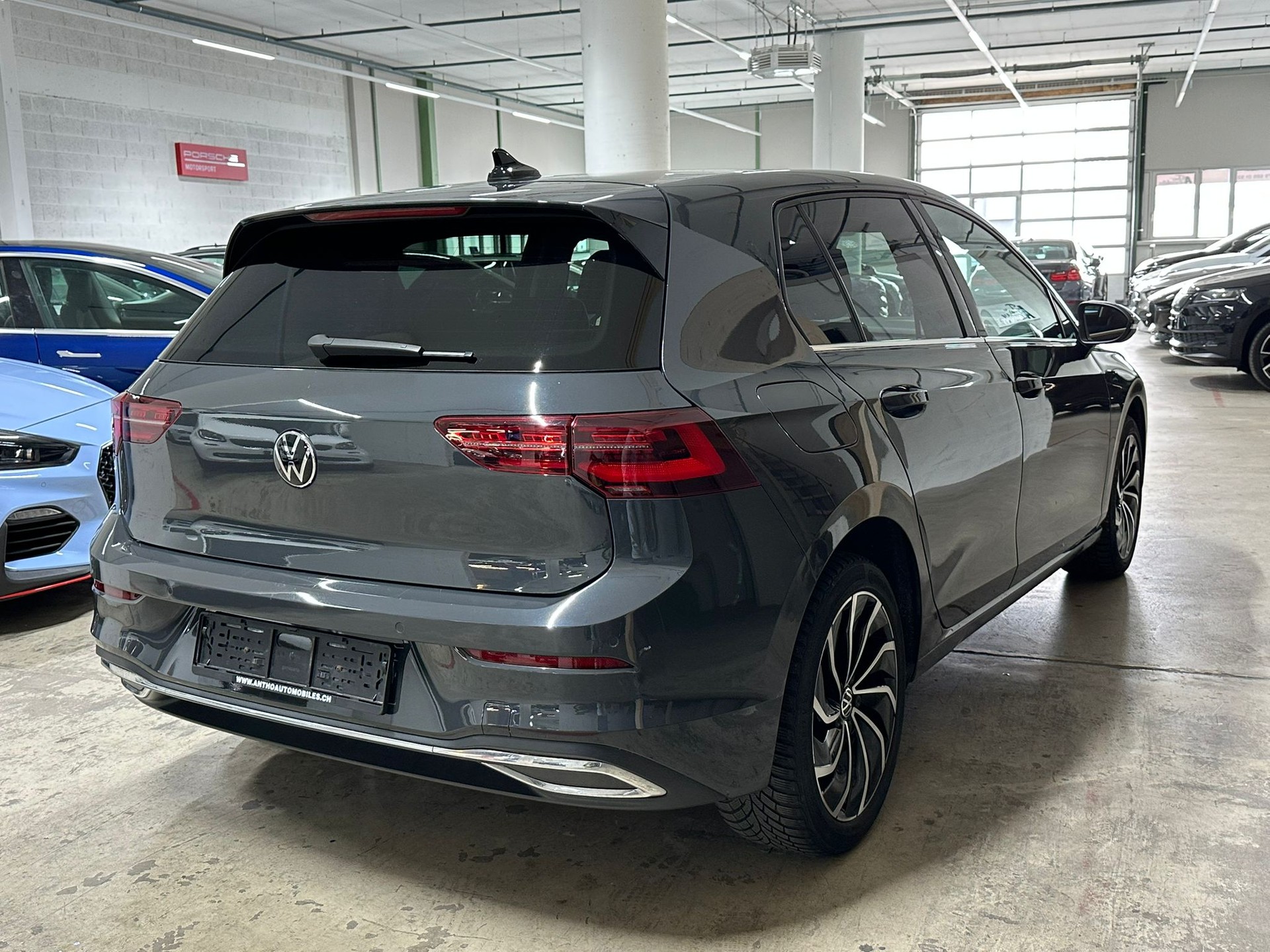 VW Golf 1.4 TSI PHEV Style-image-2