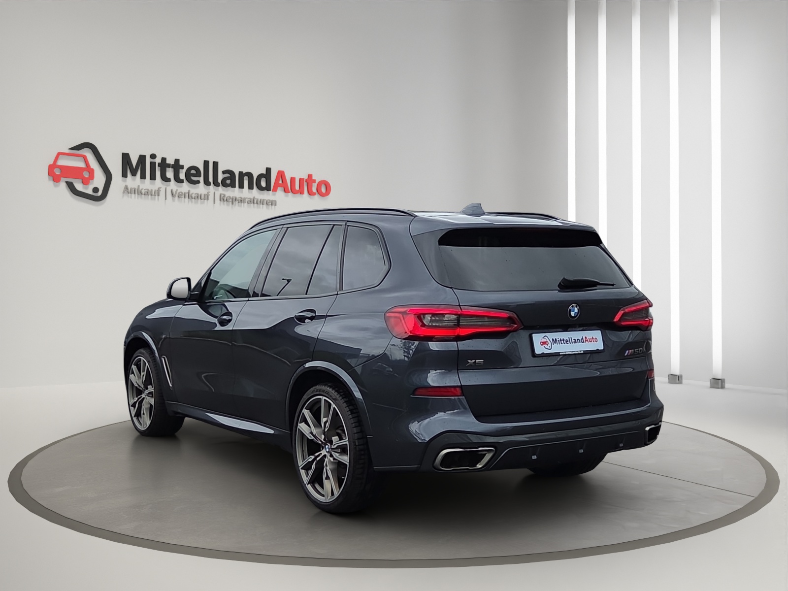 BMW X5 xDrive M50i Steptronic-image-12