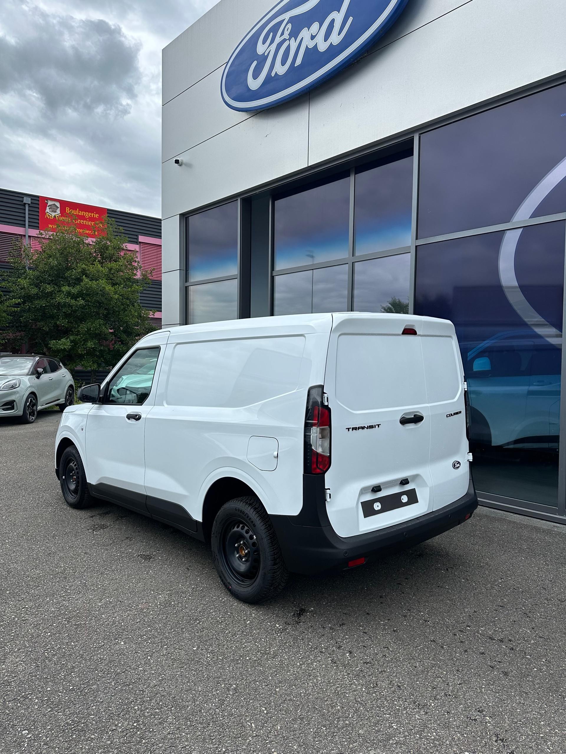 FORD Transit Courier van 1.0 EcoBoo Trend/125CV/Aut.-image-3