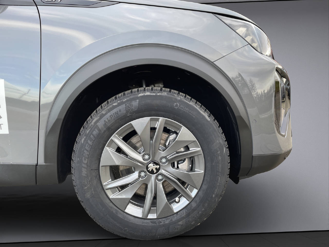 PEUGEOT 2008 1.2 Hybrid 145 GT-image-11