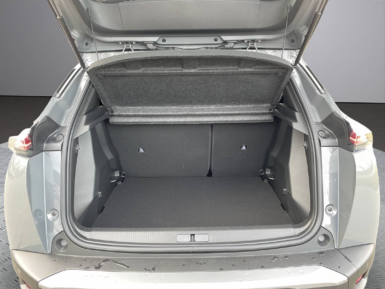 PEUGEOT 2008 1.2 Hybrid 145 GT-image-10