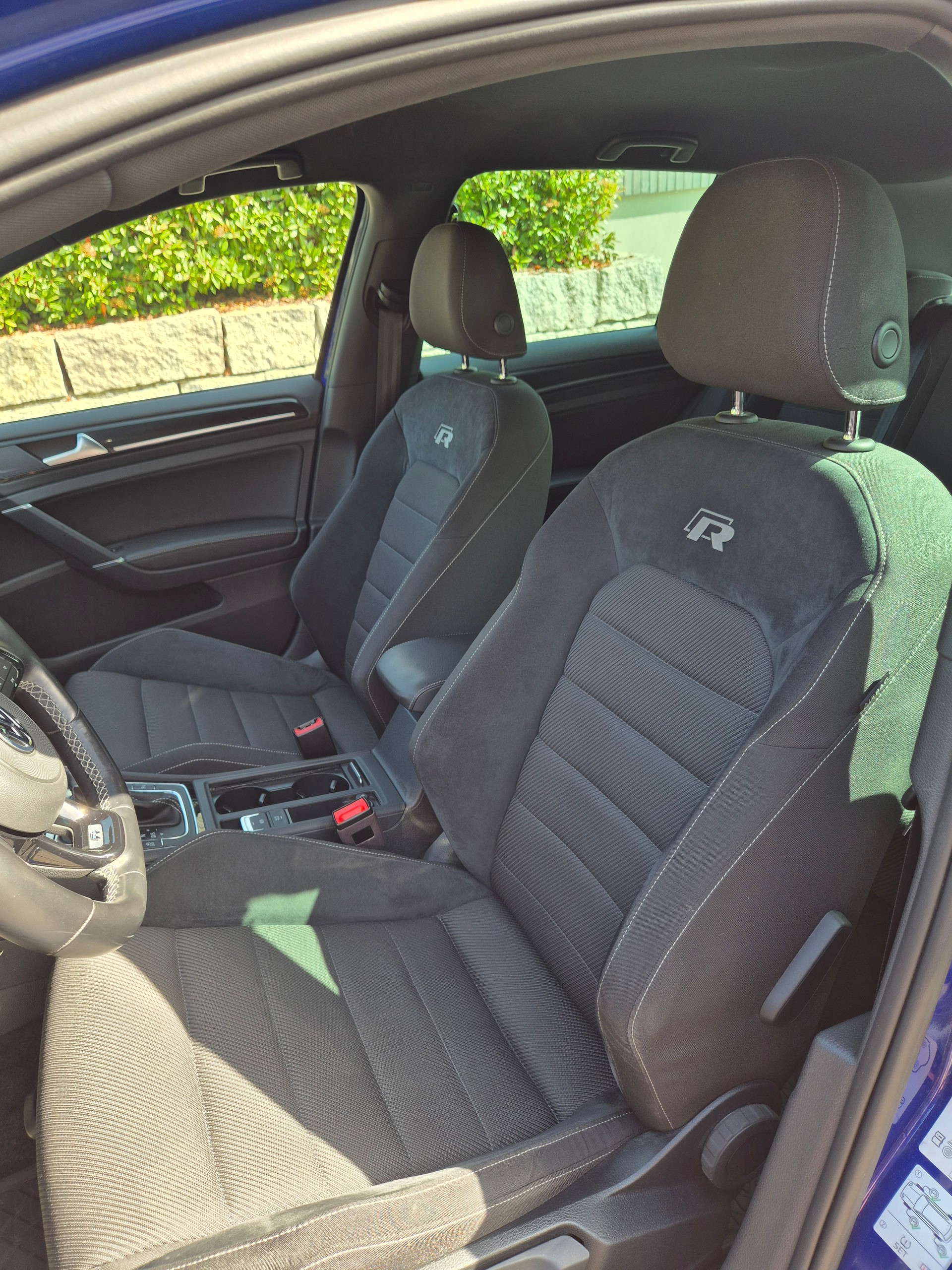 VW 2.0 TSI R 310 DSG 4motion-image-3