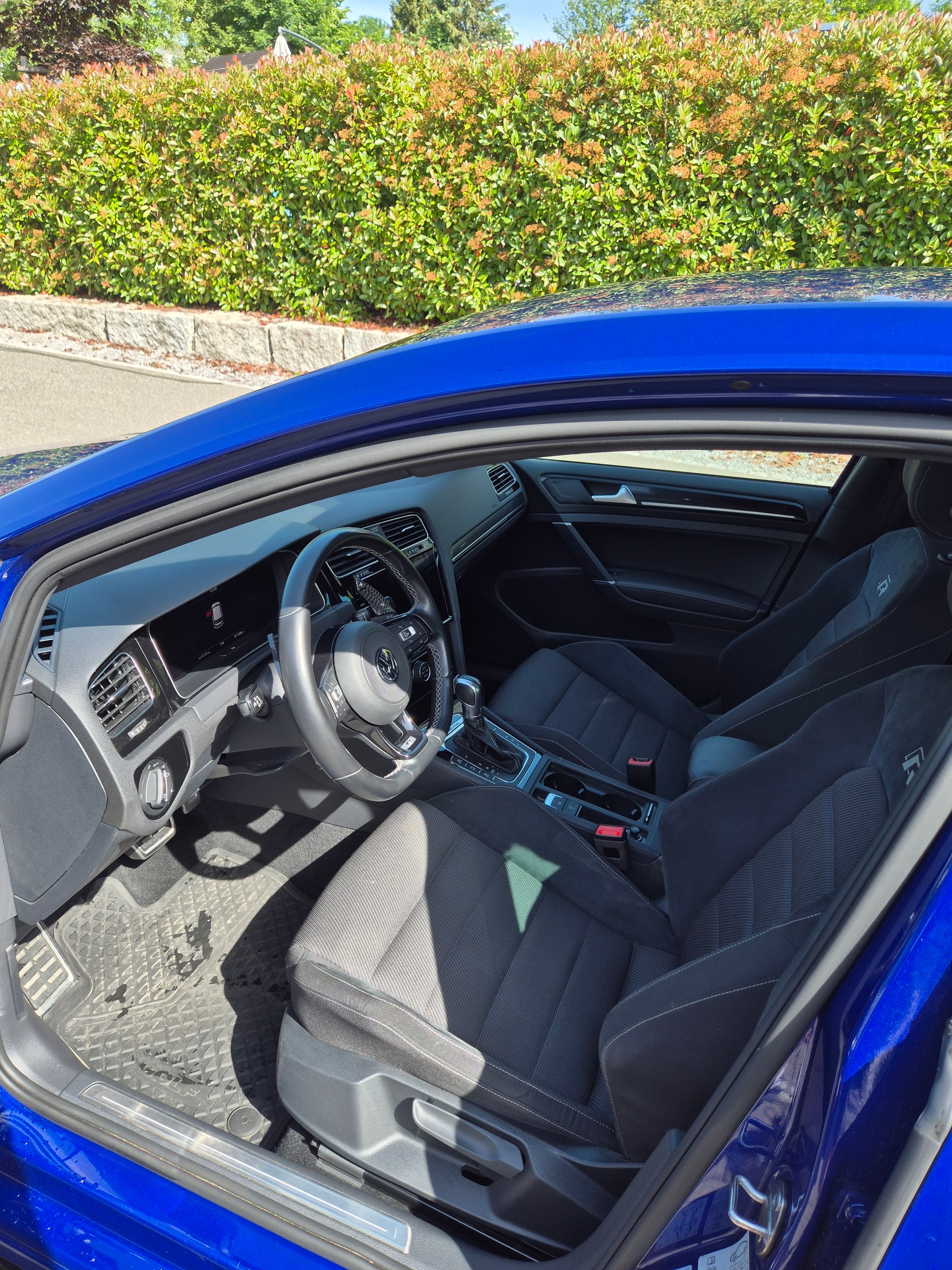 VW 2.0 TSI R 310 DSG 4motion-image-2