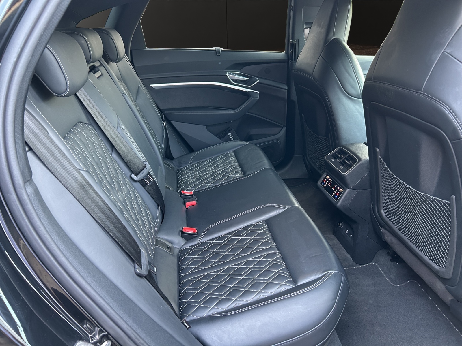 AUDI e-tron S Sportback quattro-image-16