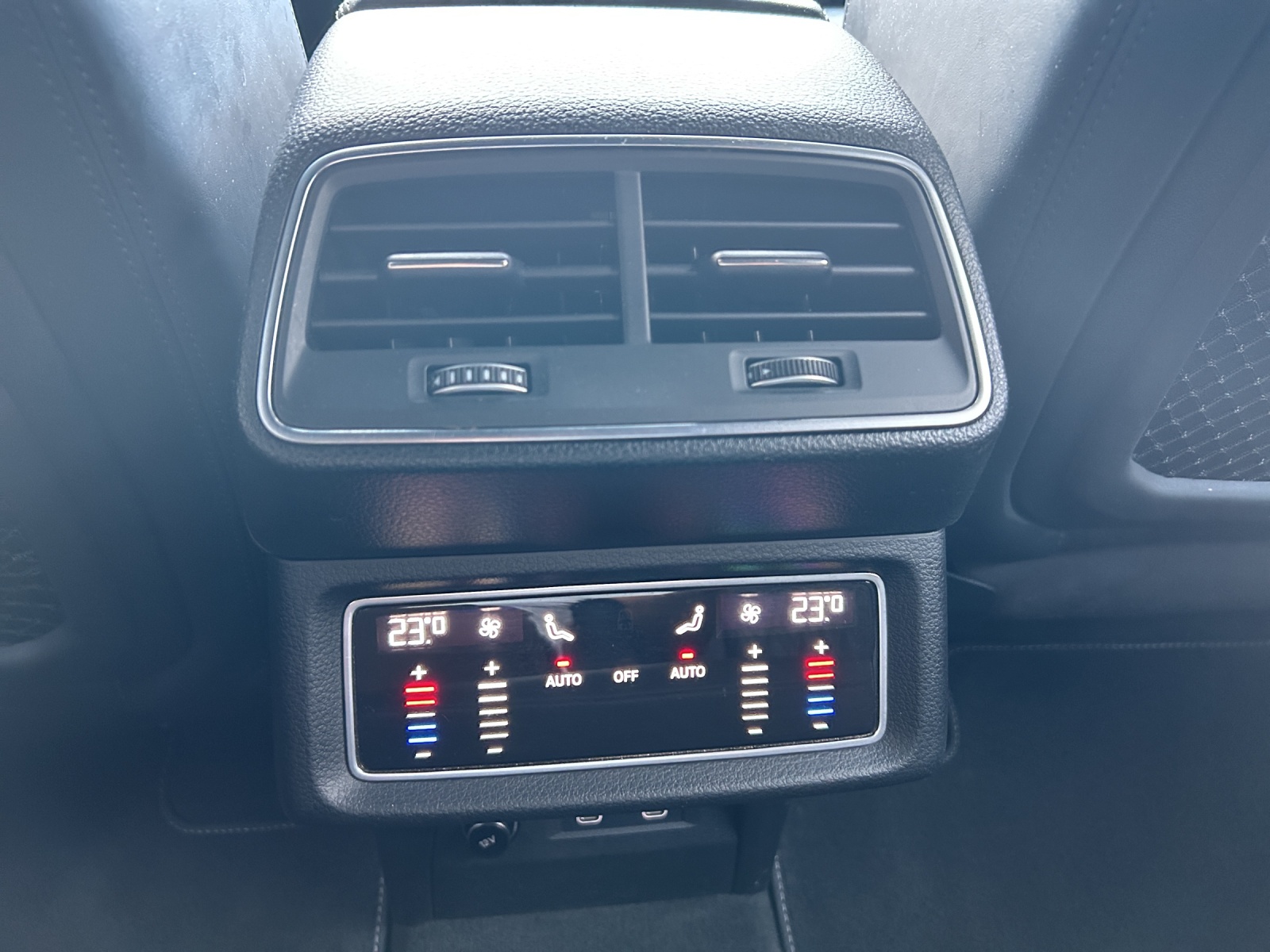 AUDI e-tron S Sportback quattro-image-14
